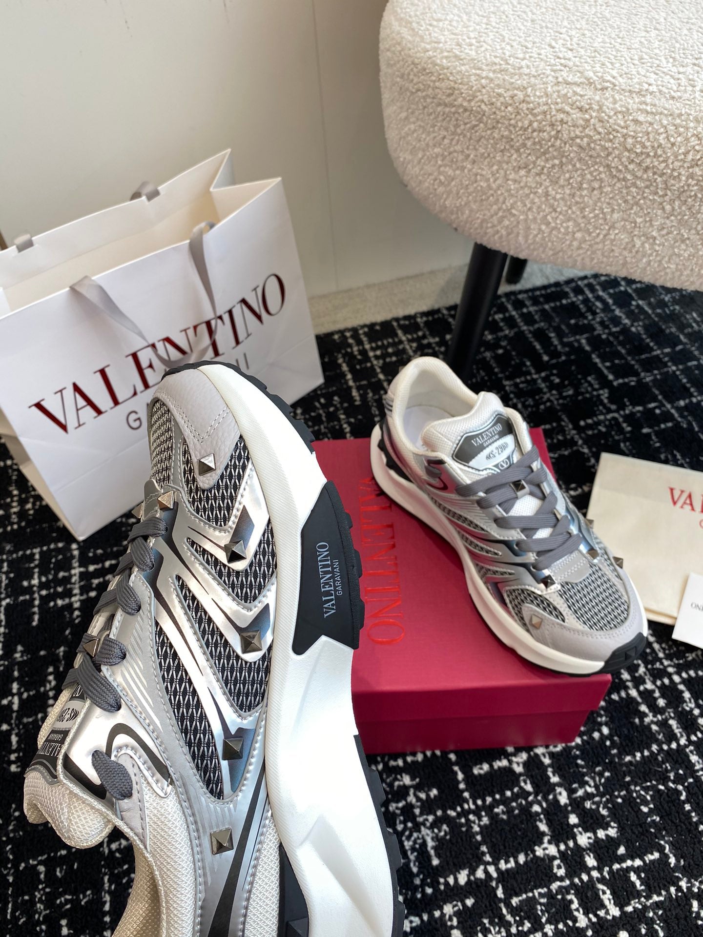 LuxluxHouse Best Quality Shoes Valentino
