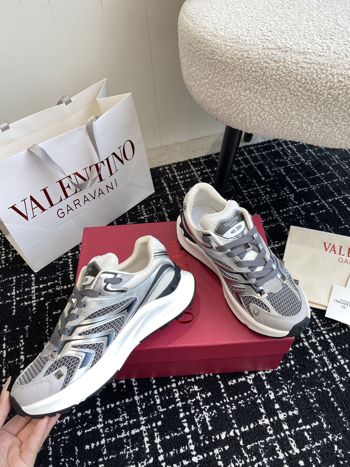 LuxluxHouse Best Quality Shoes Valentino