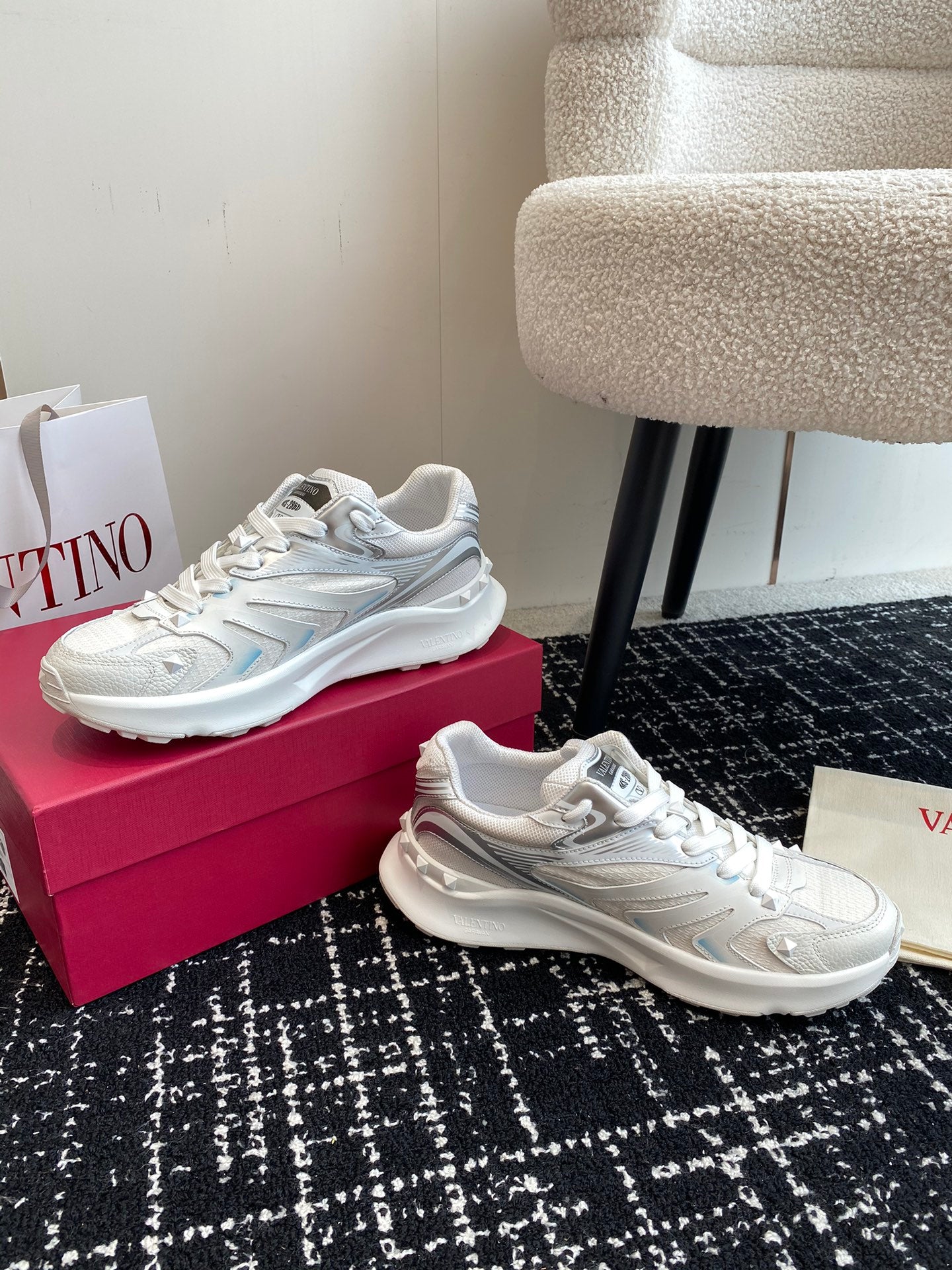 LuxluxHouse Best Quality Shoes Valentino