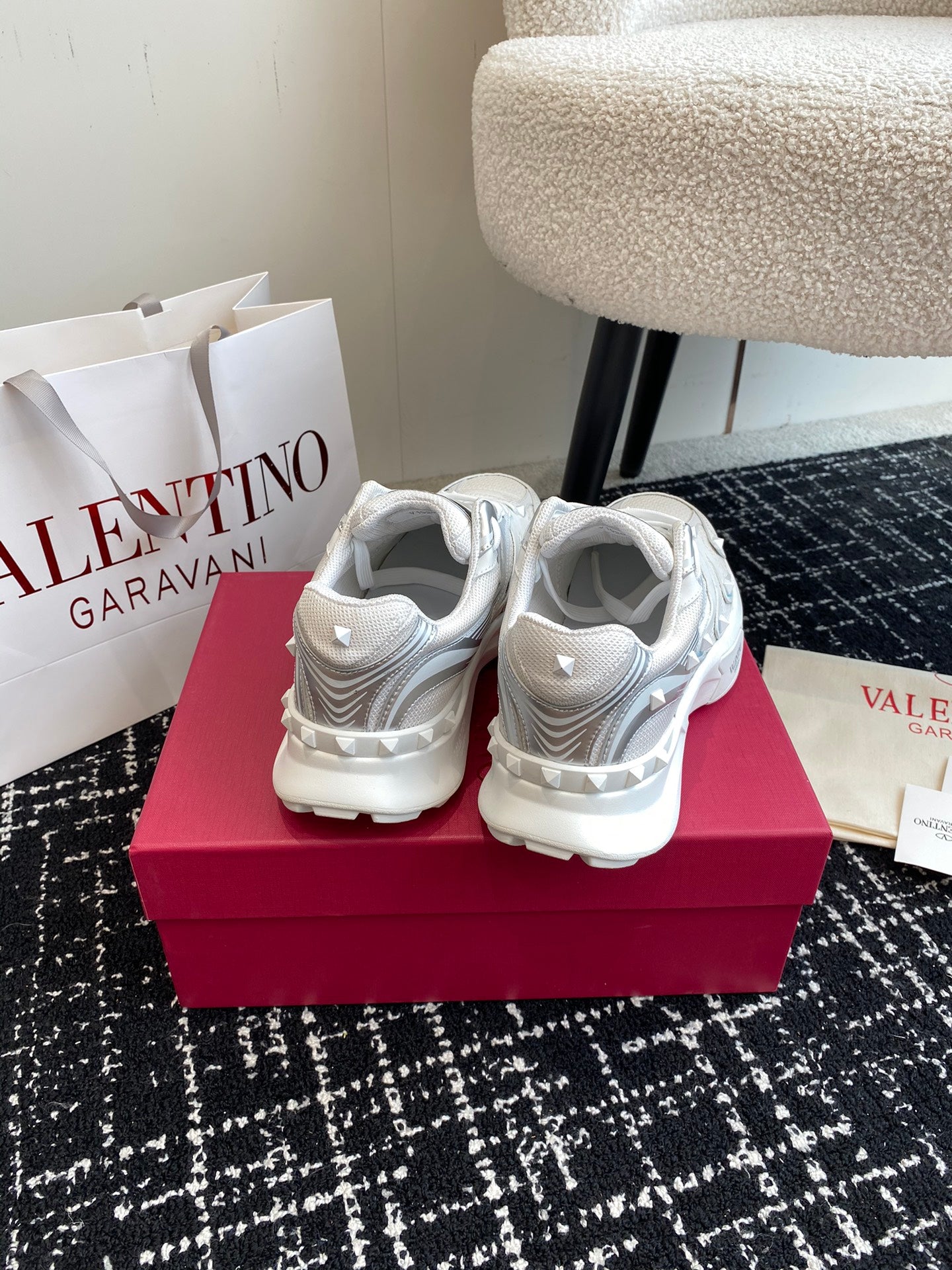 LuxluxHouse Best Quality Shoes Valentino