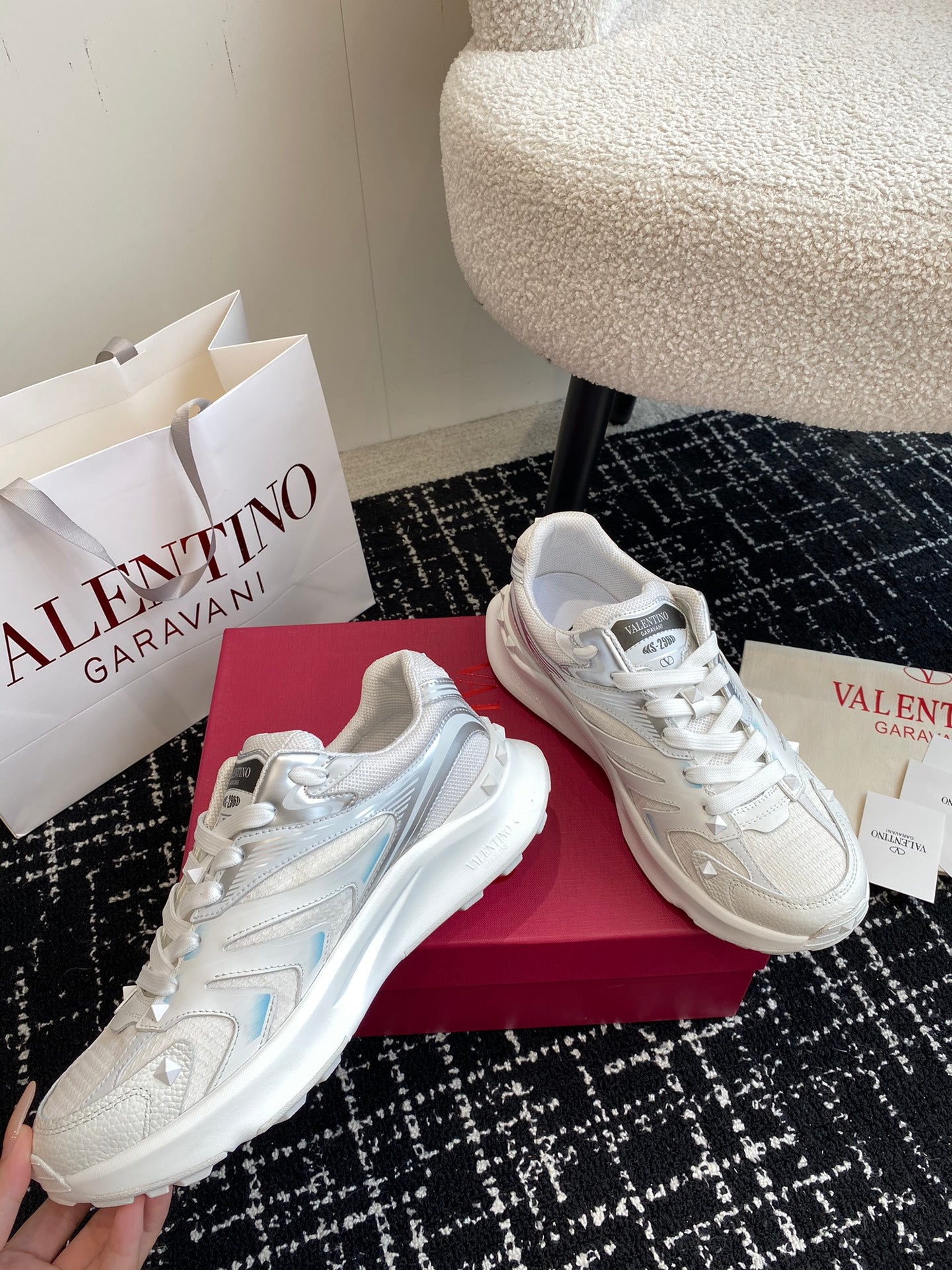 LuxluxHouse Best Quality Shoes Valentino