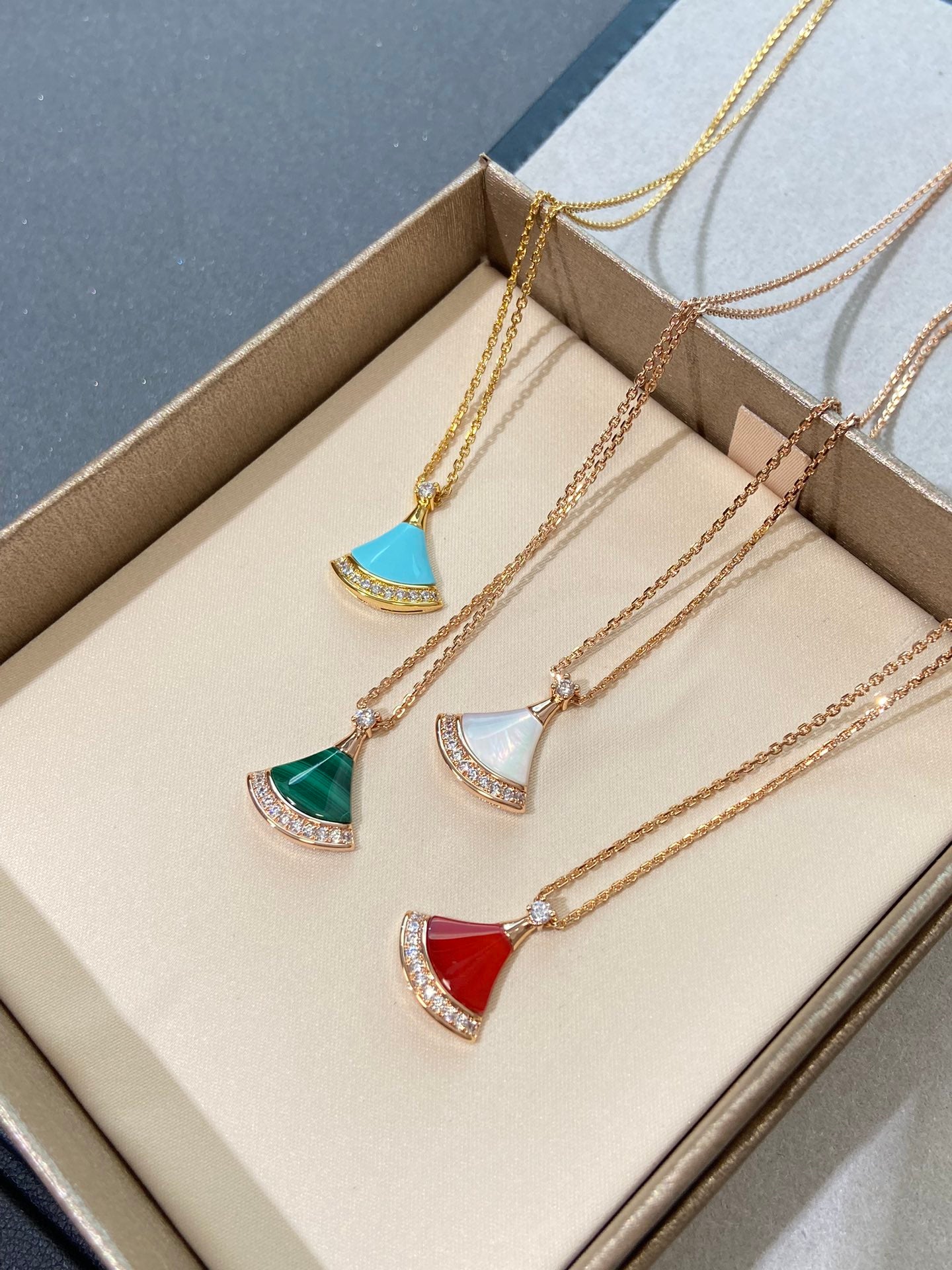 LuxluxHouse Best Quality Accessories Necklace  Bvlgari
