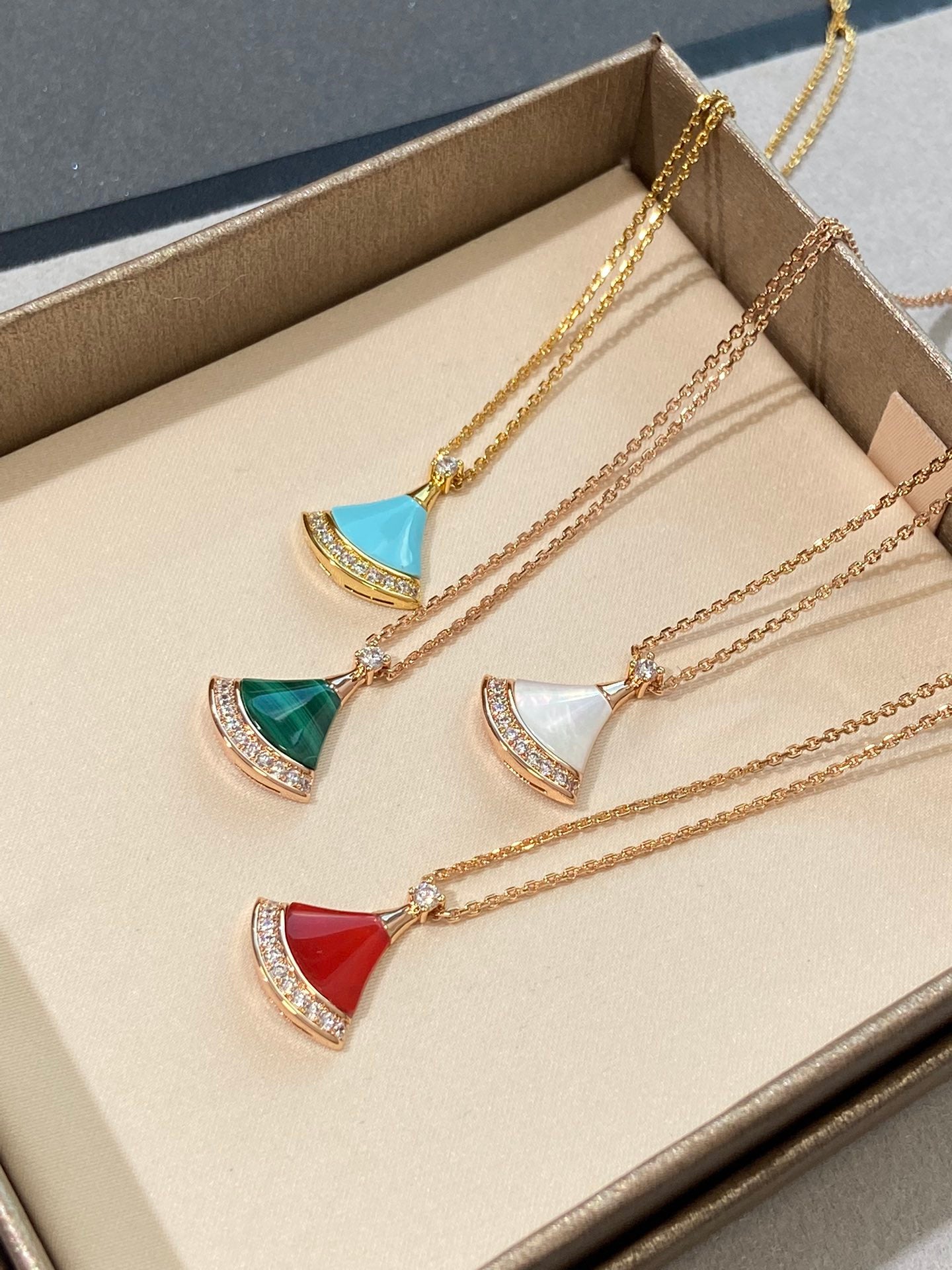 LuxluxHouse Best Quality Accessories Necklace  Bvlgari