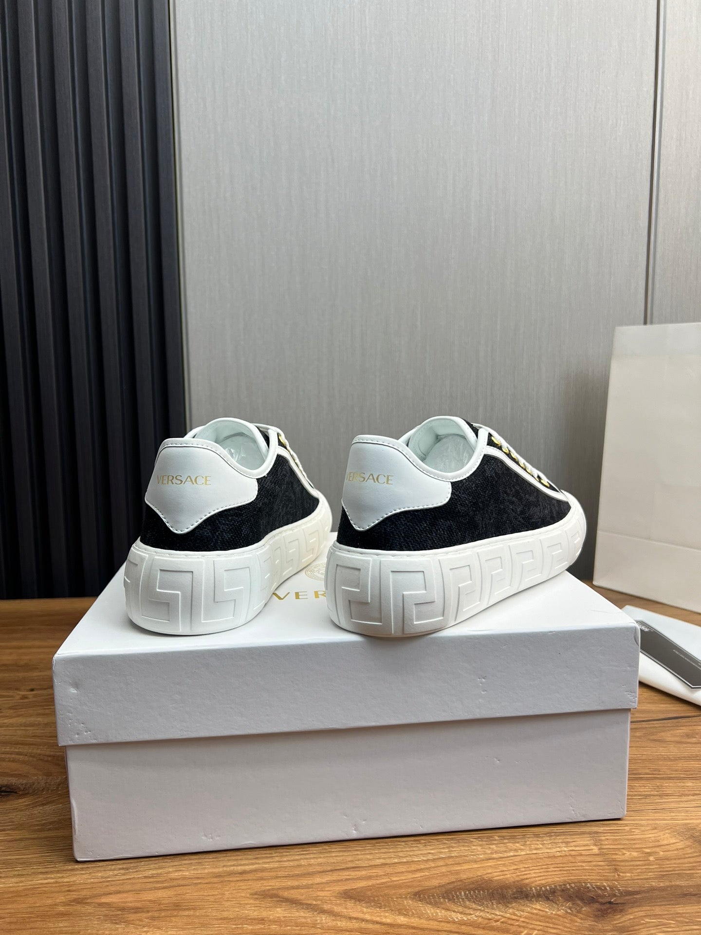 LuxluxHouse Best Quality Shoes Versace