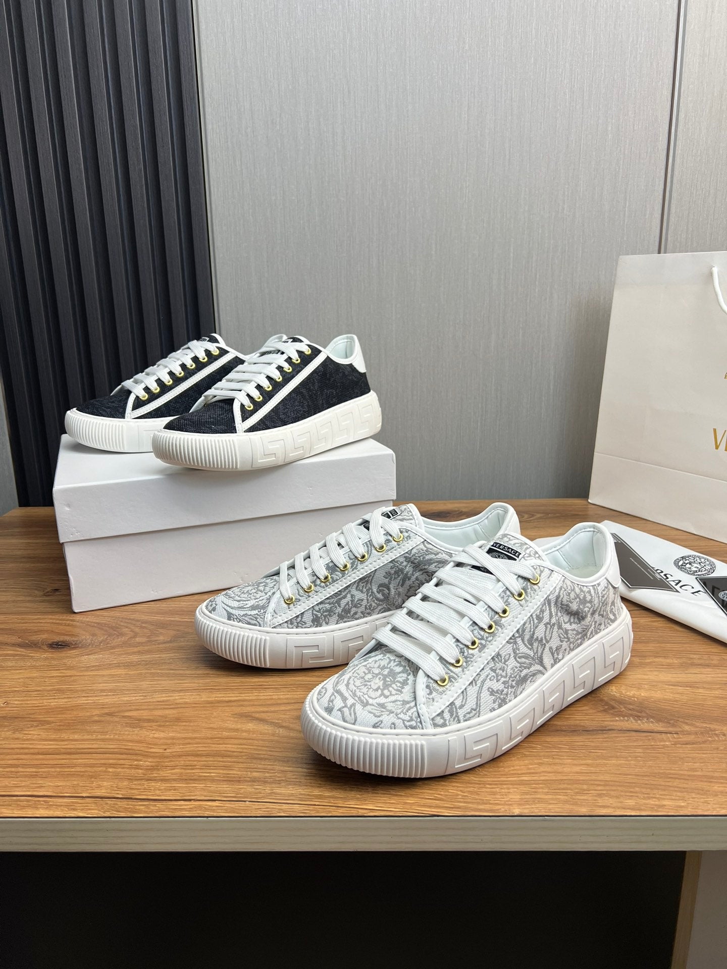 LuxluxHouse Best Quality Shoes Versace