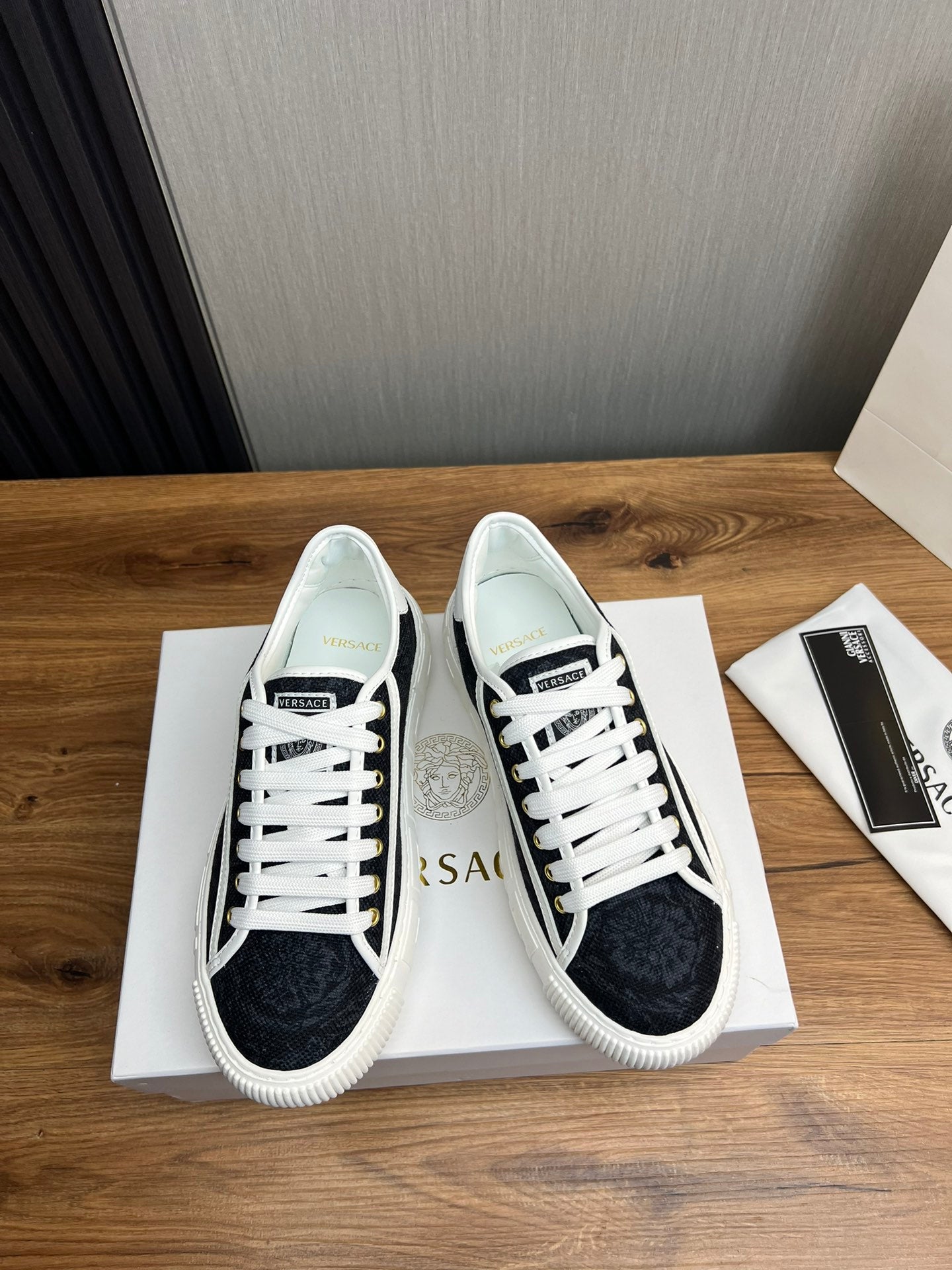 LuxluxHouse Best Quality Shoes Versace