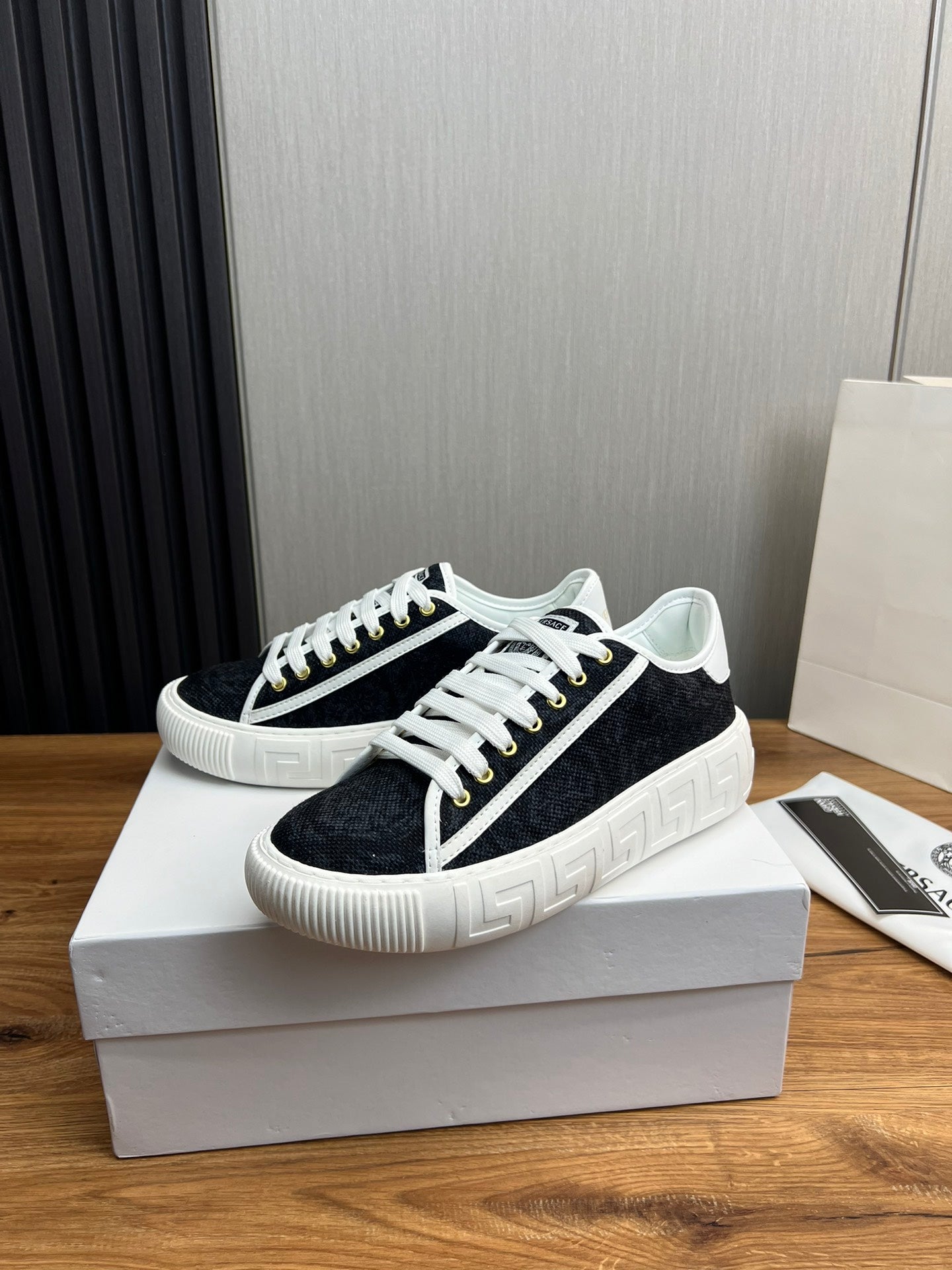 LuxluxHouse Best Quality Shoes Versace