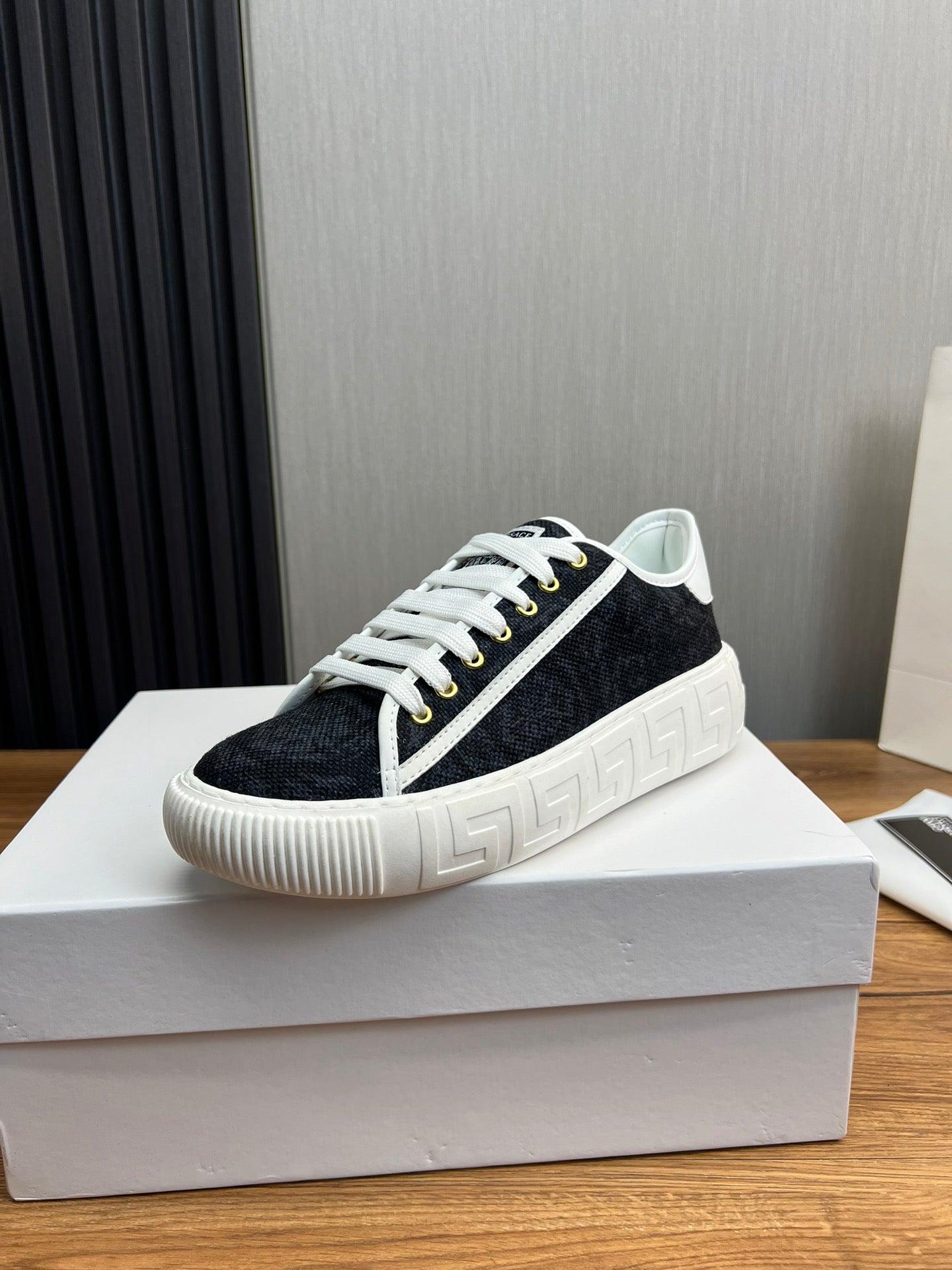 LuxluxHouse Best Quality Shoes Versace