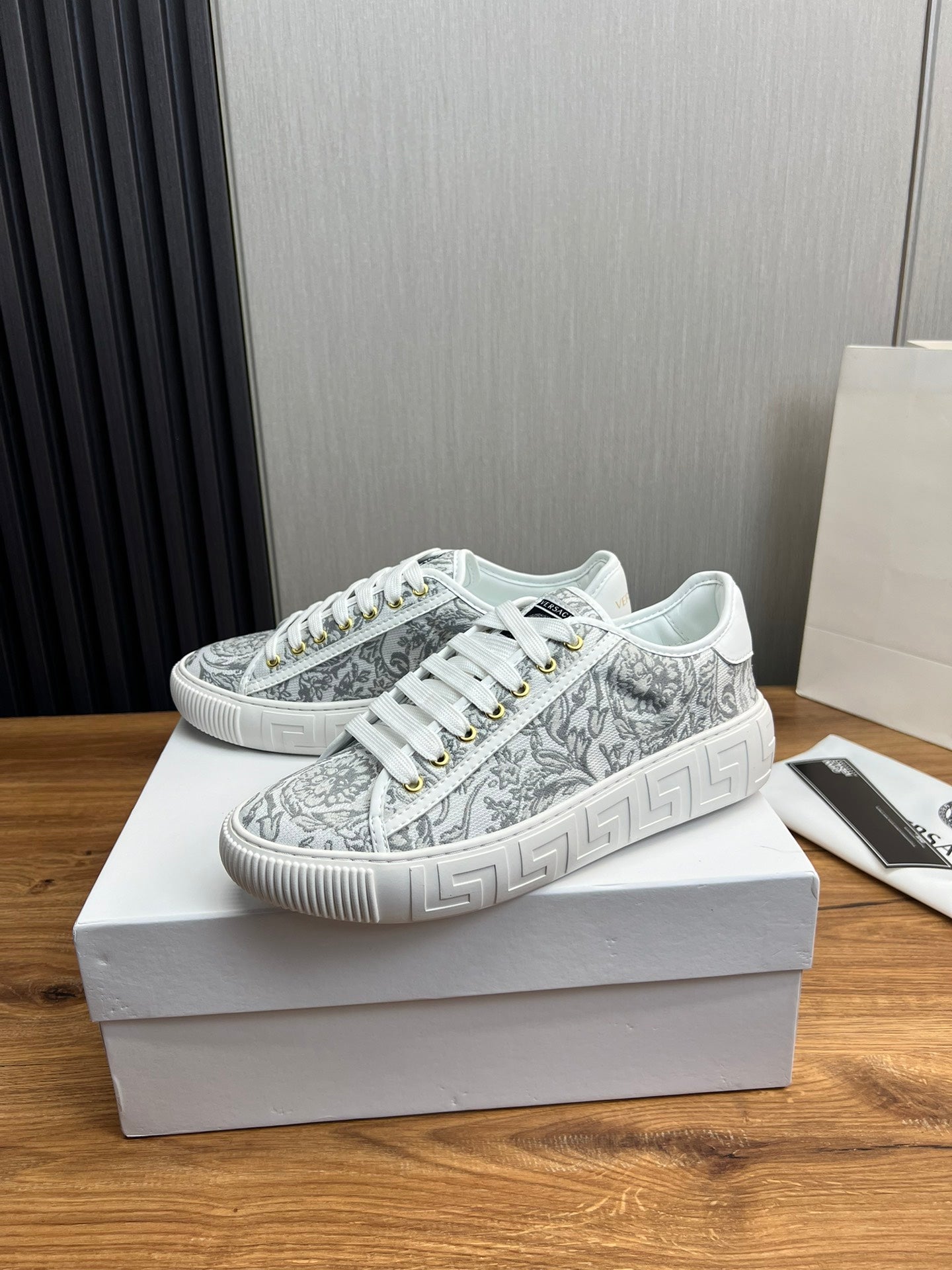 LuxluxHouse Best Quality Shoes Versace