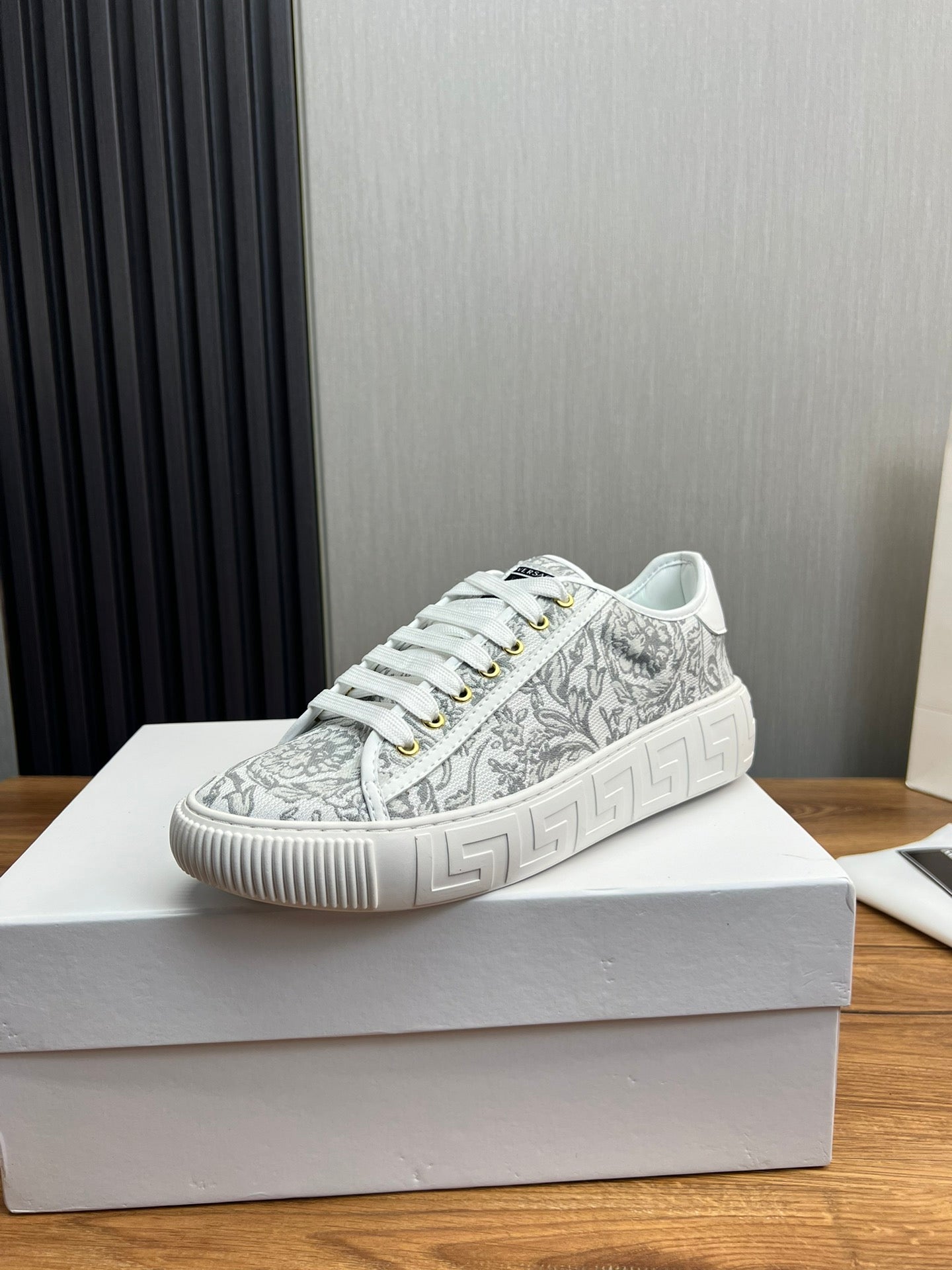 LuxluxHouse Best Quality Shoes Versace