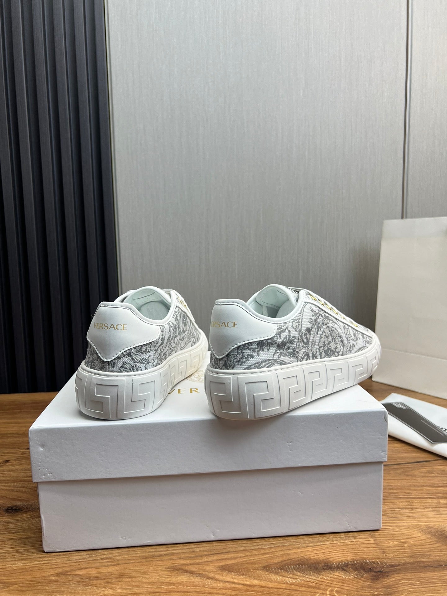 LuxluxHouse Best Quality Shoes Versace