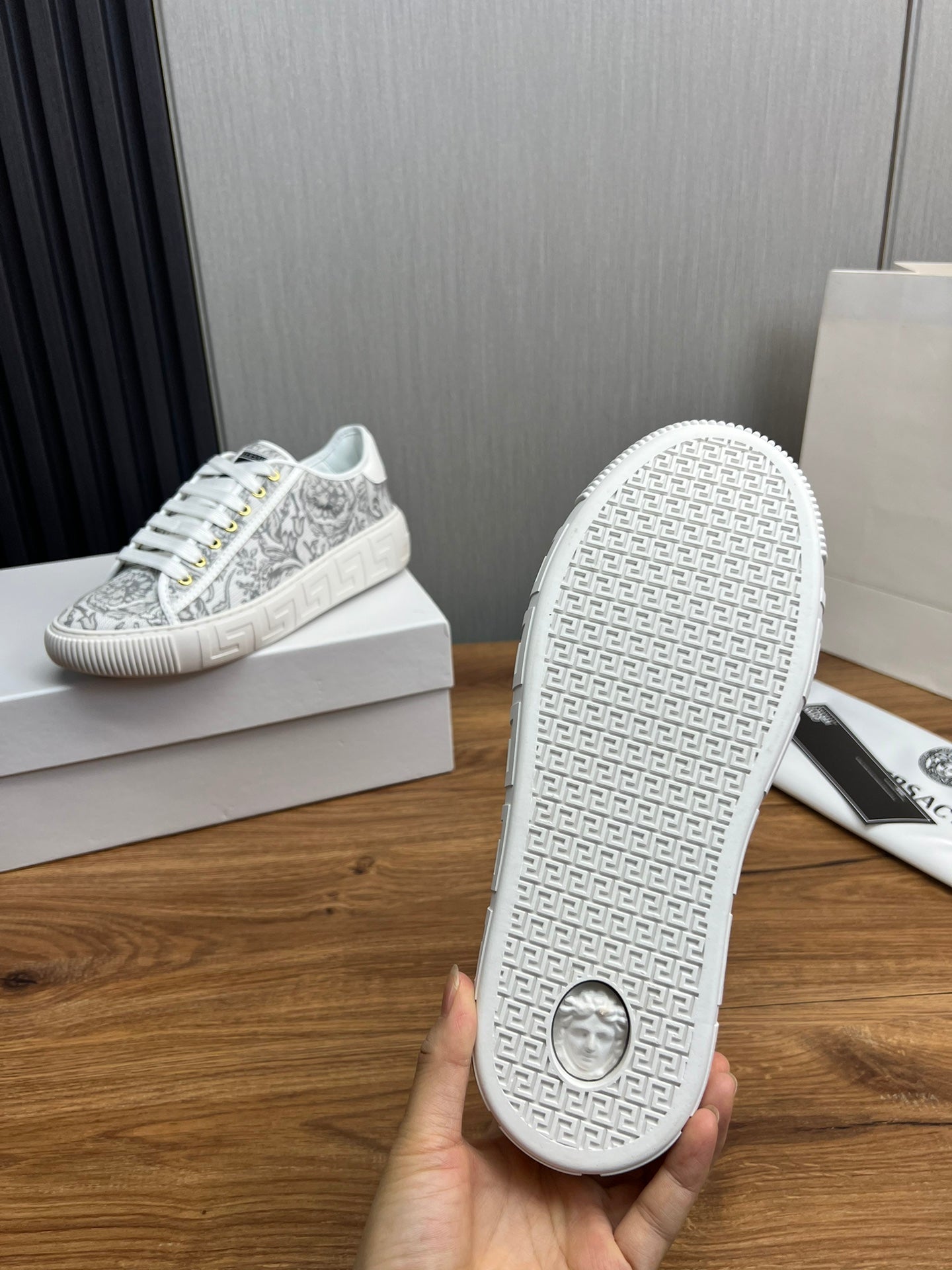 LuxluxHouse Best Quality Shoes Versace