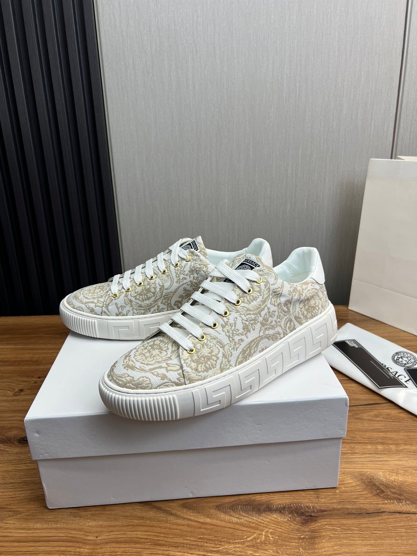 LuxluxHouse Best Quality Shoes Versace