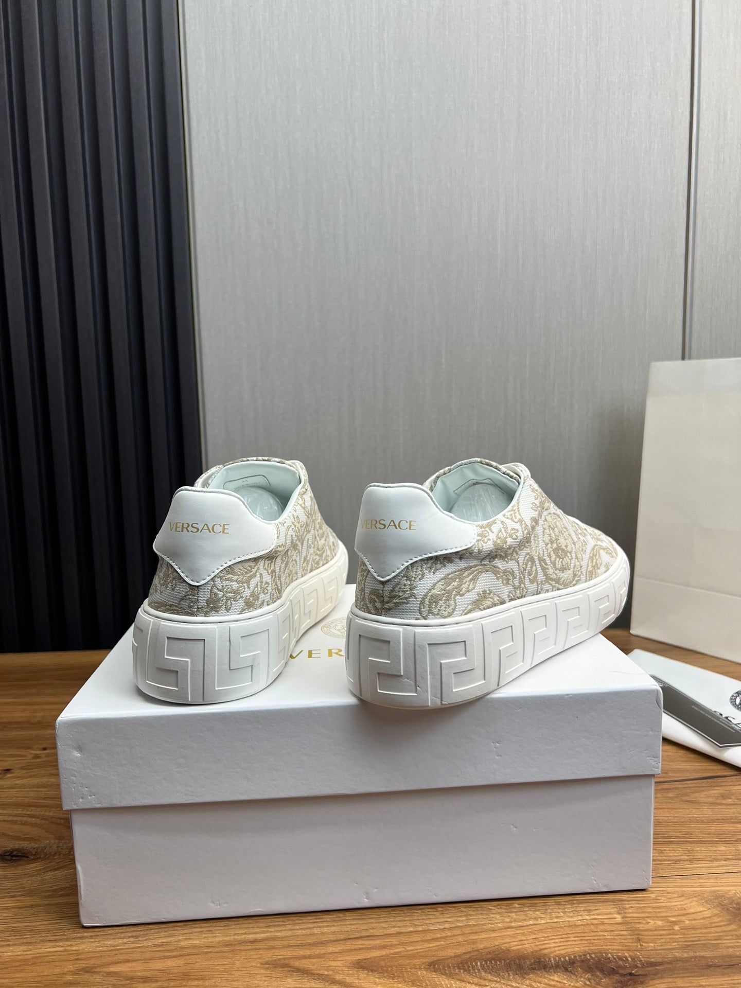 LuxluxHouse Best Quality Shoes Versace
