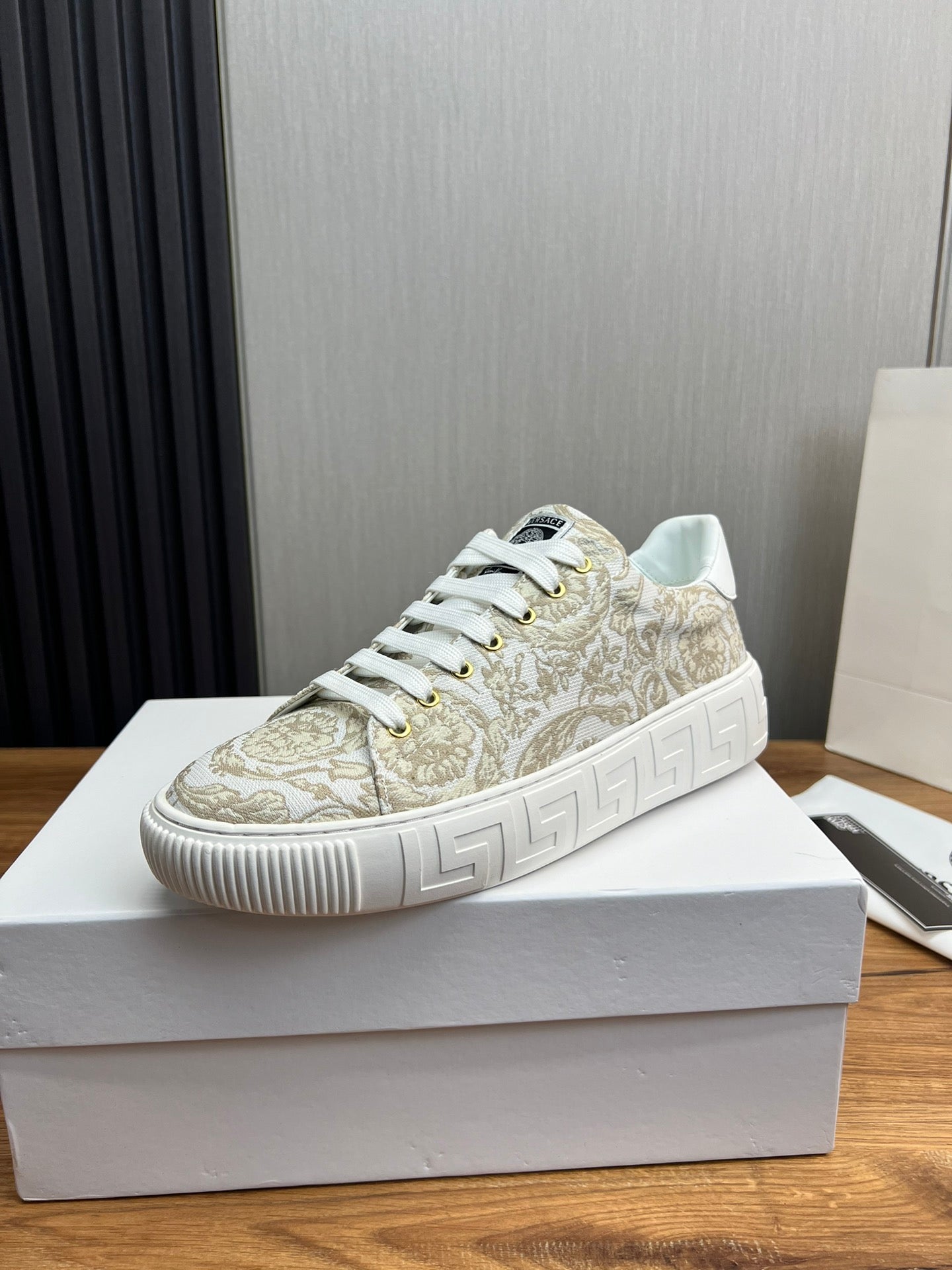 LuxluxHouse Best Quality Shoes Versace