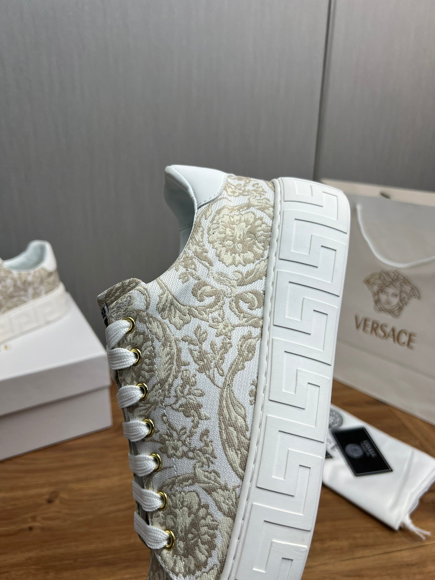 LuxluxHouse Best Quality Shoes Versace