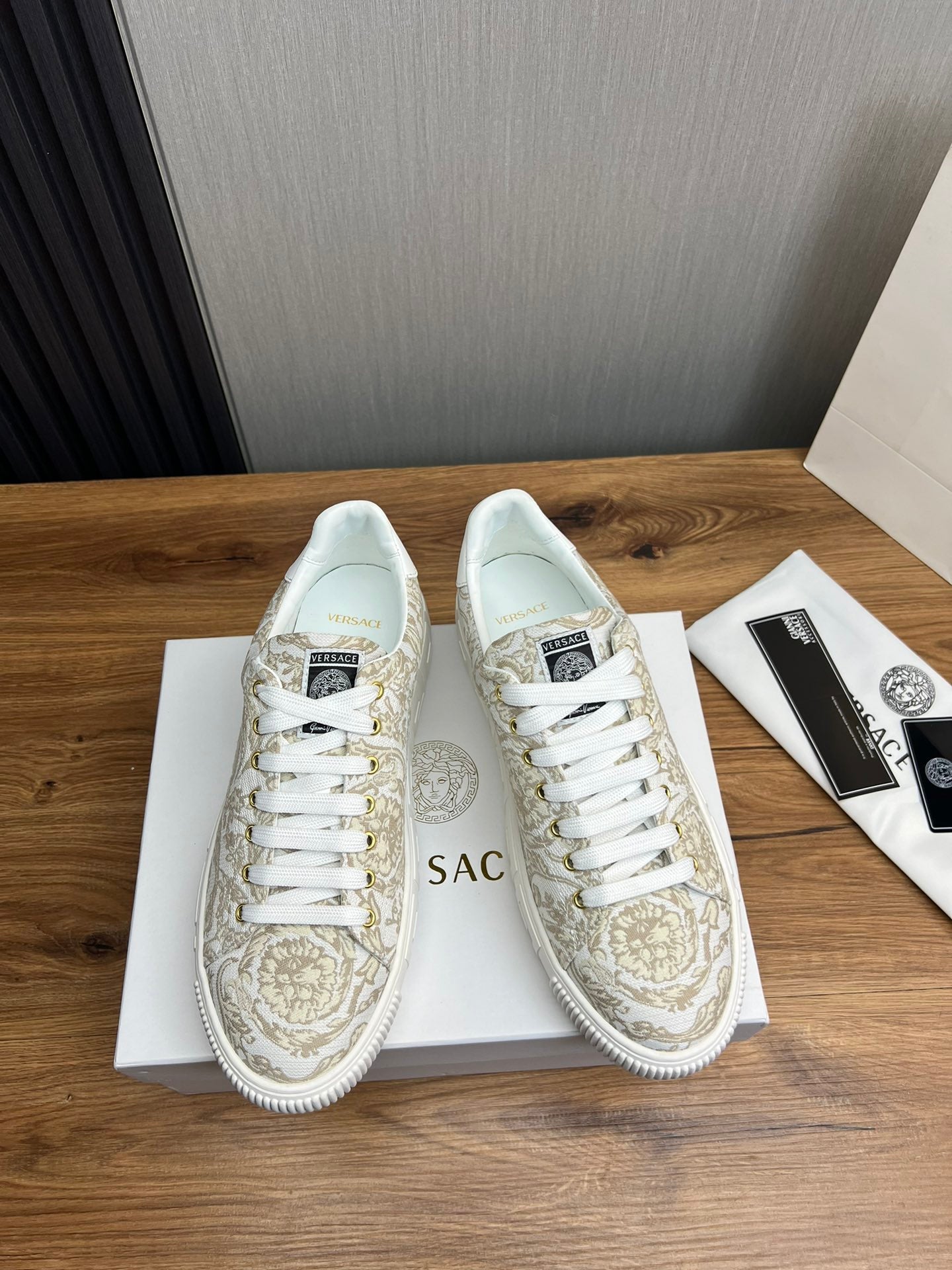 LuxluxHouse Best Quality Shoes Versace