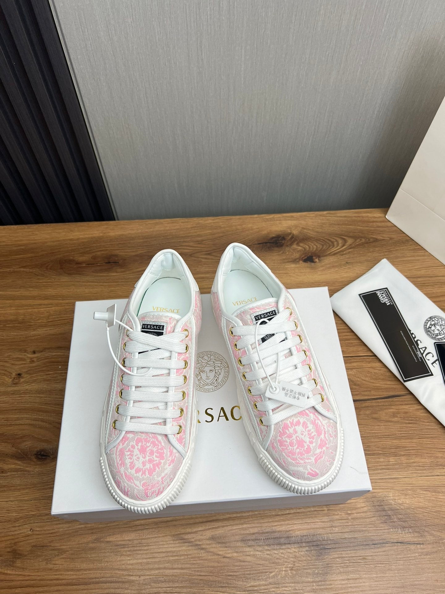 LuxluxHouse Best Quality Shoes Versace