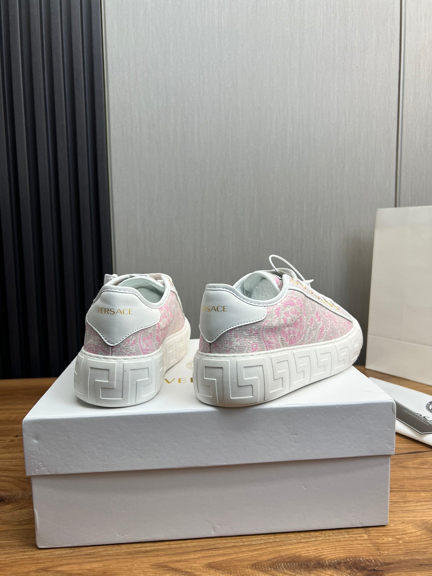 LuxluxHouse Best Quality Shoes Versace