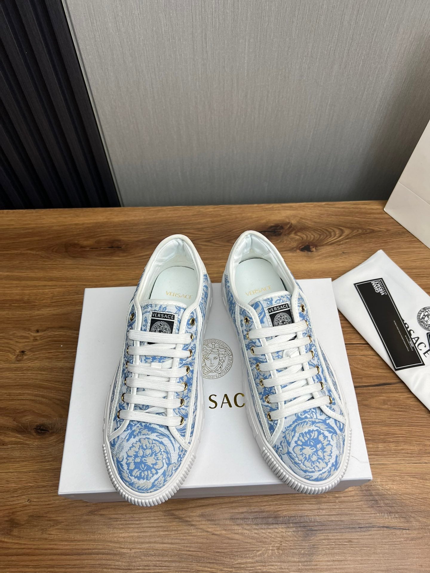 LuxluxHouse Best Quality Shoes Versace