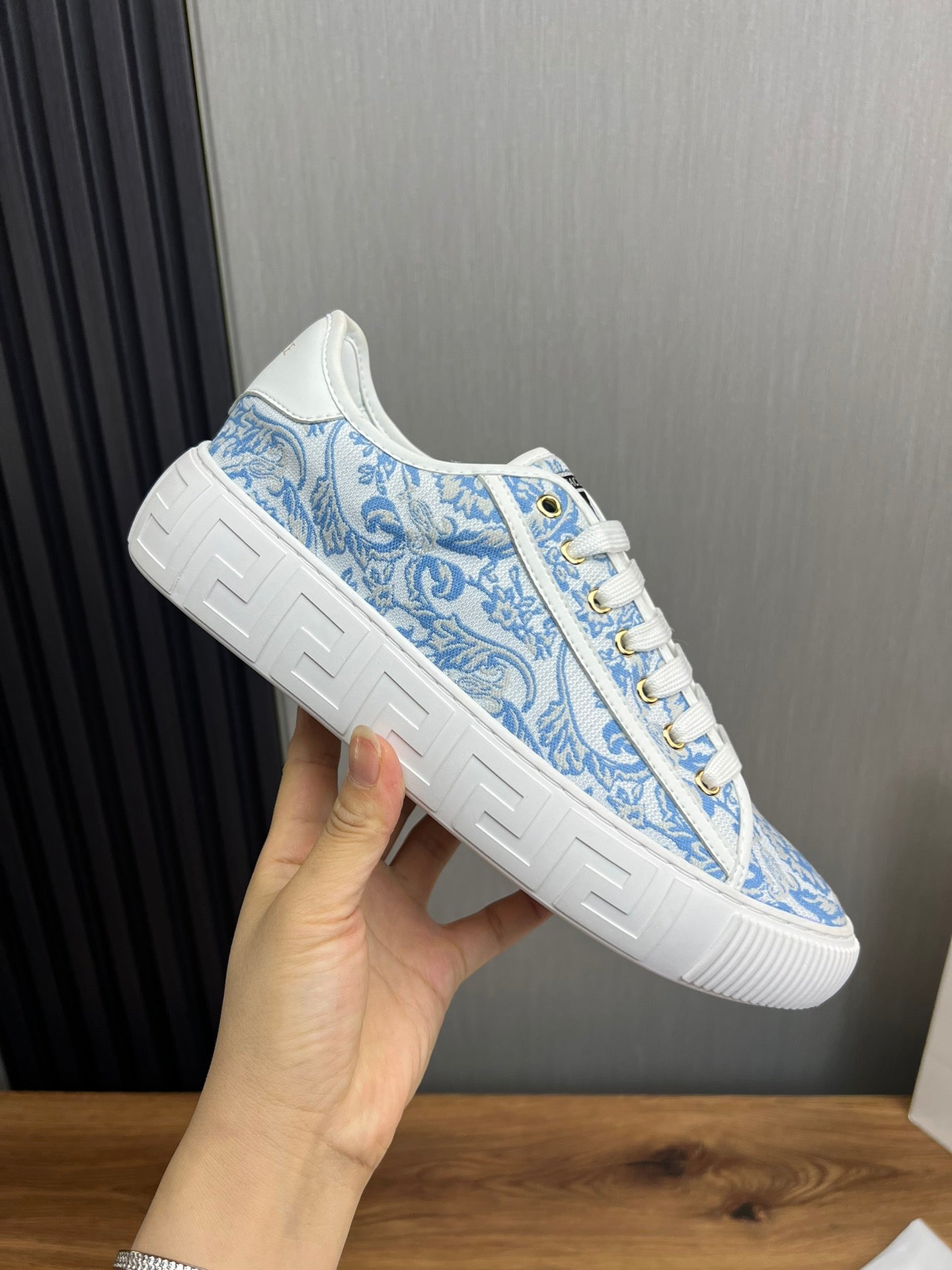 LuxluxHouse Best Quality Shoes Versace