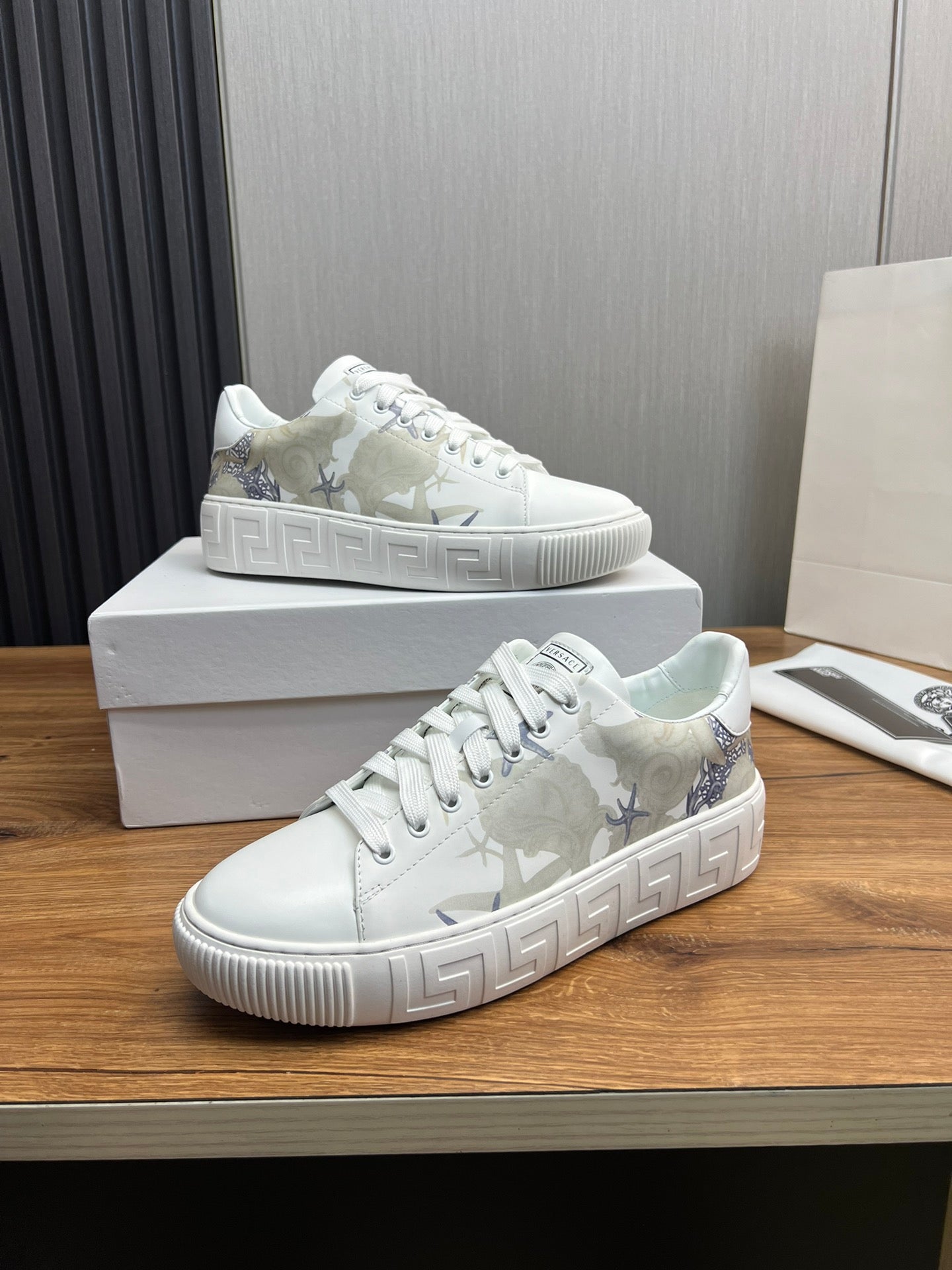 LuxluxHouse Best Quality Shoes Versace