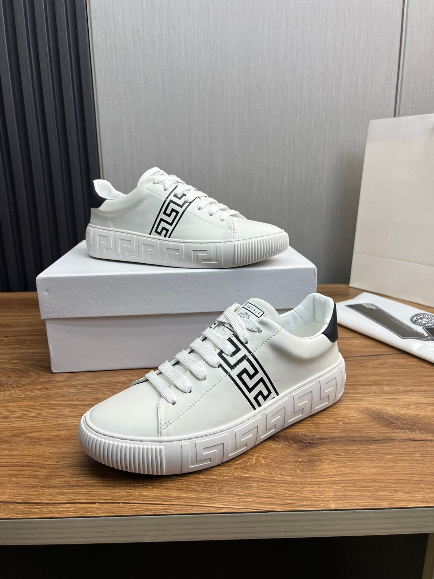 LuxluxHouse Best Quality Shoes Versace