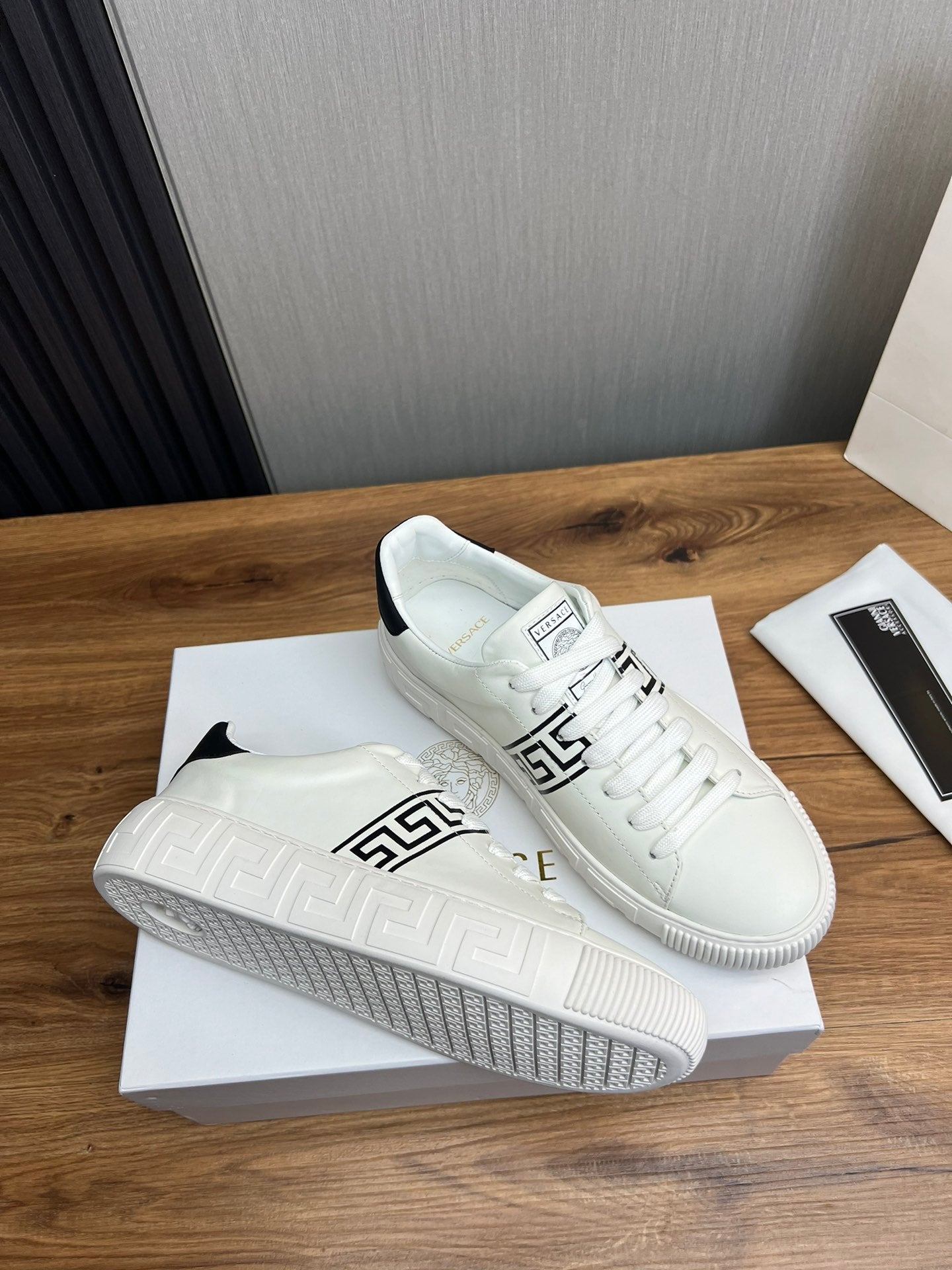 LuxluxHouse Best Quality Shoes Versace