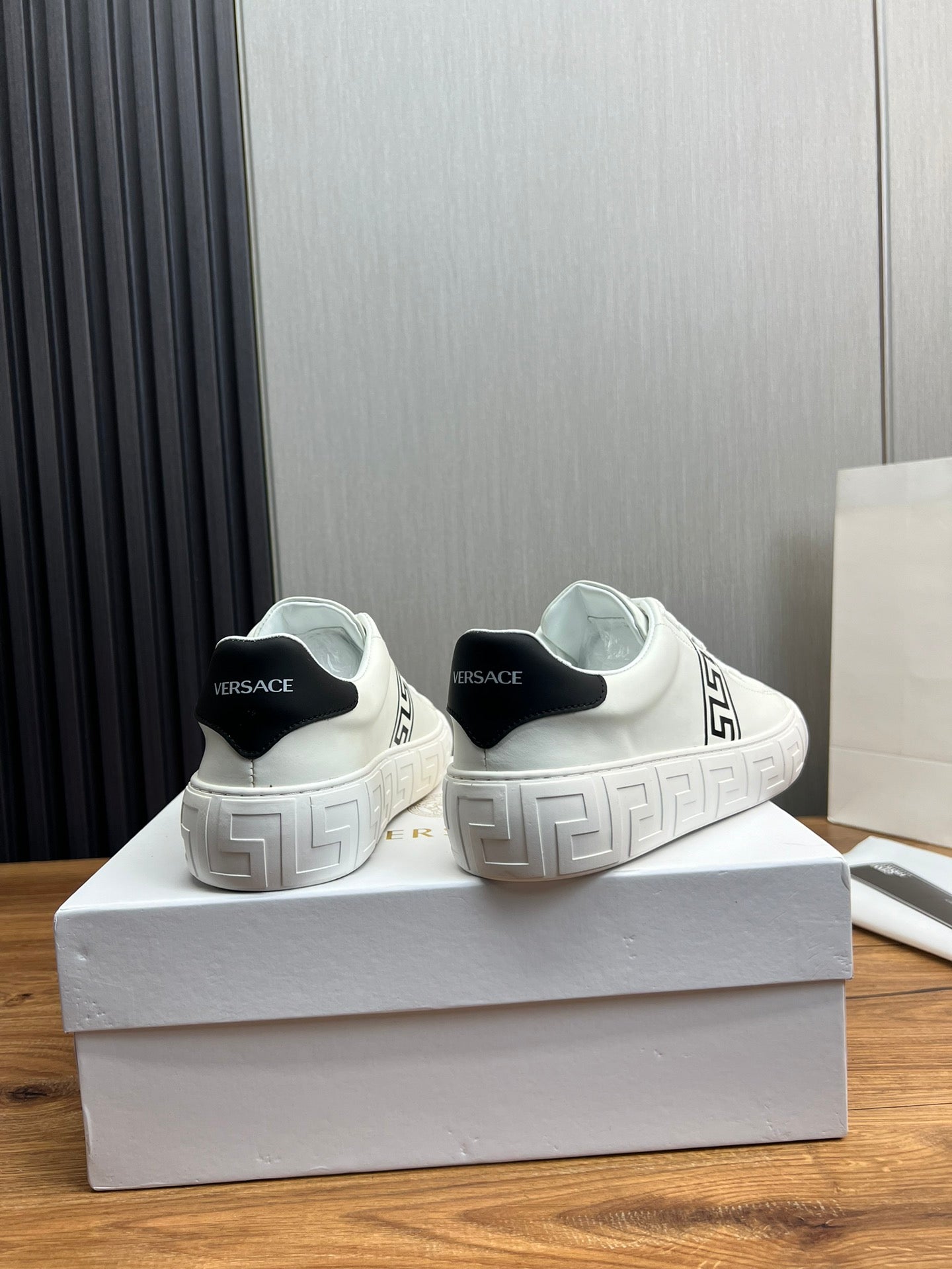 LuxluxHouse Best Quality Shoes Versace