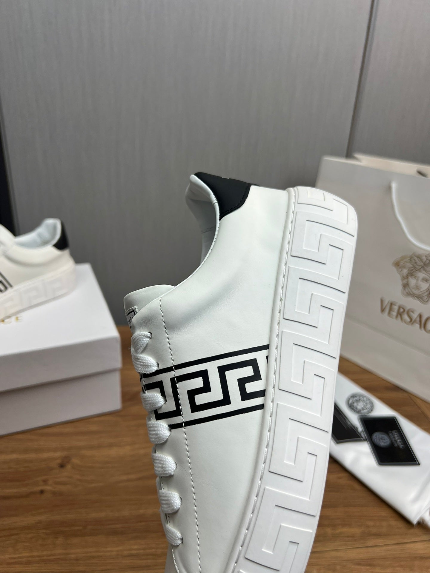 LuxluxHouse Best Quality Shoes Versace