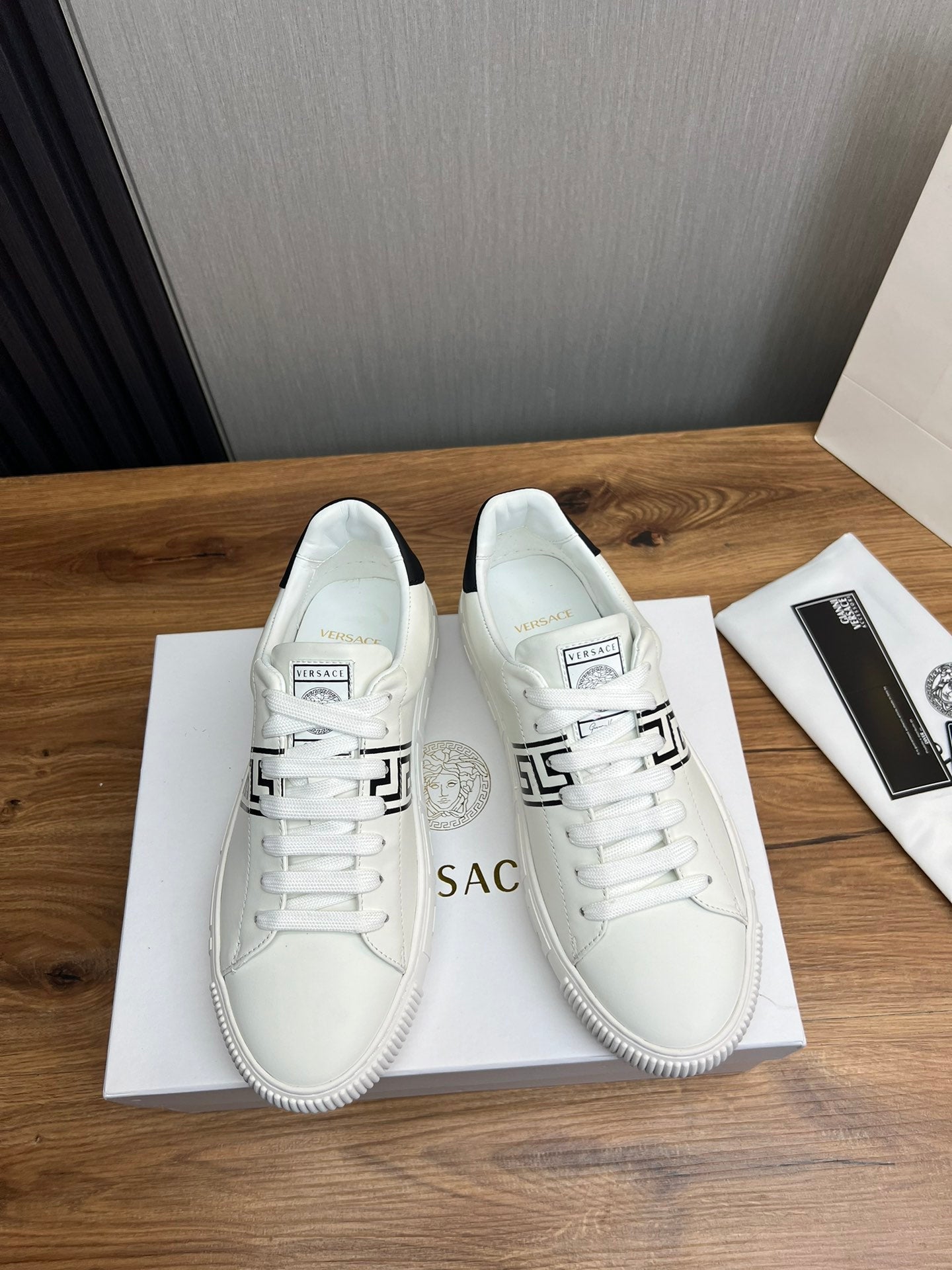 LuxluxHouse Best Quality Shoes Versace