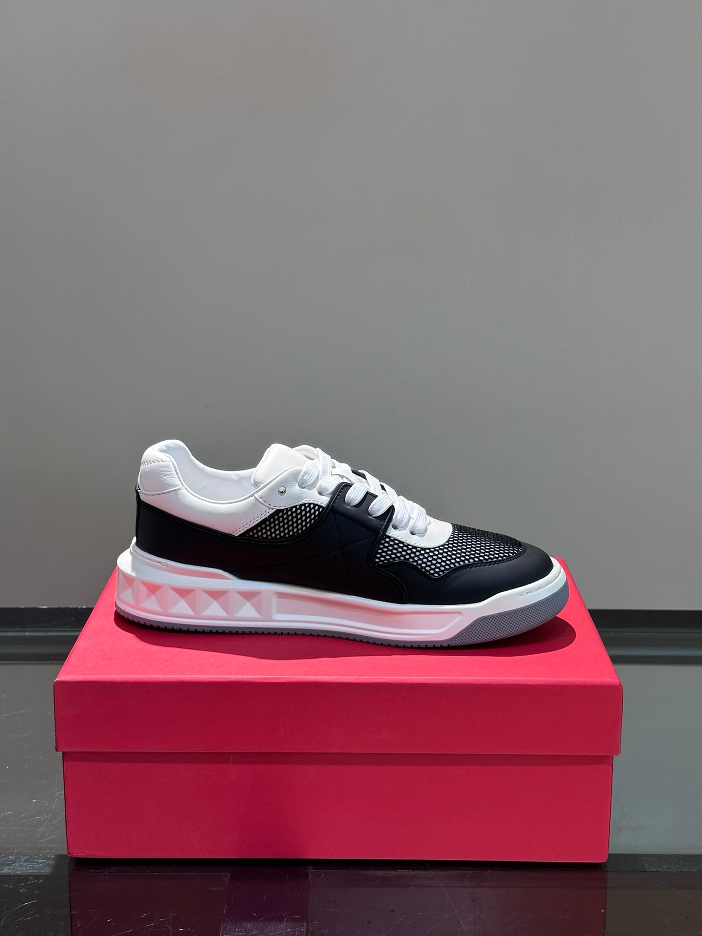 LuxluxHouse Best Quality Shoes Valentino