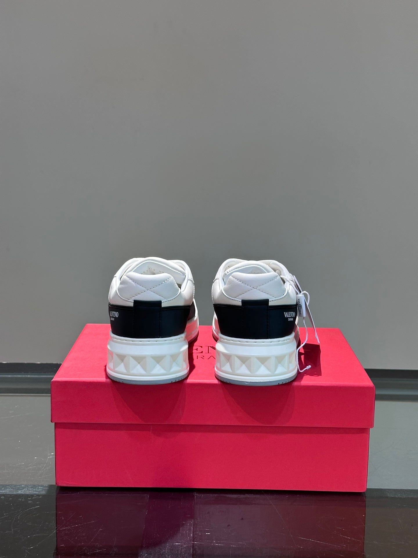 LuxluxHouse Best Quality Shoes Valentino