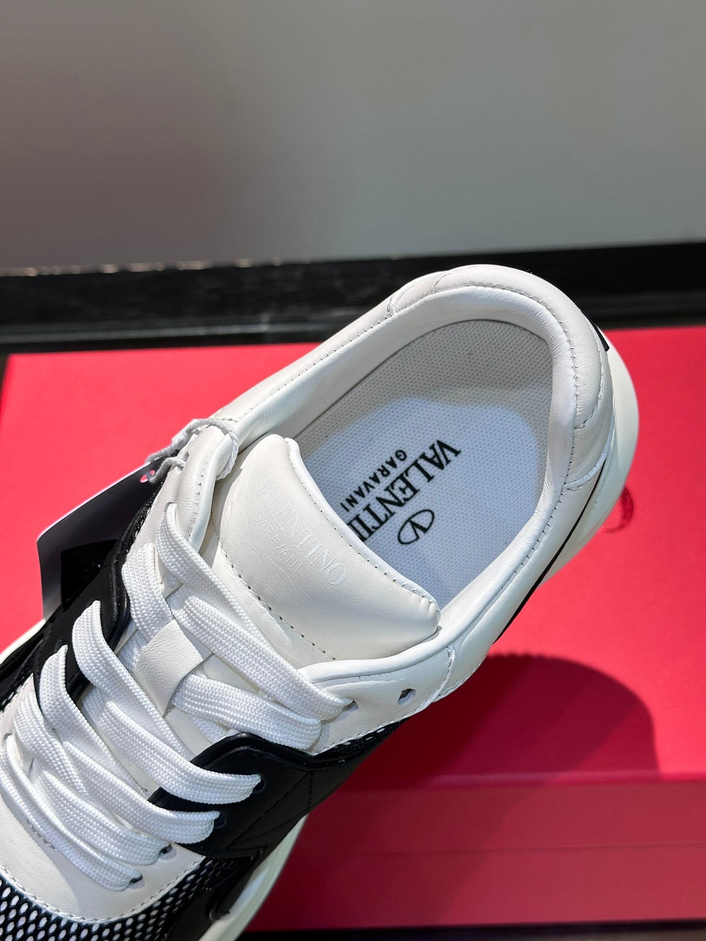 LuxluxHouse Best Quality Shoes Valentino
