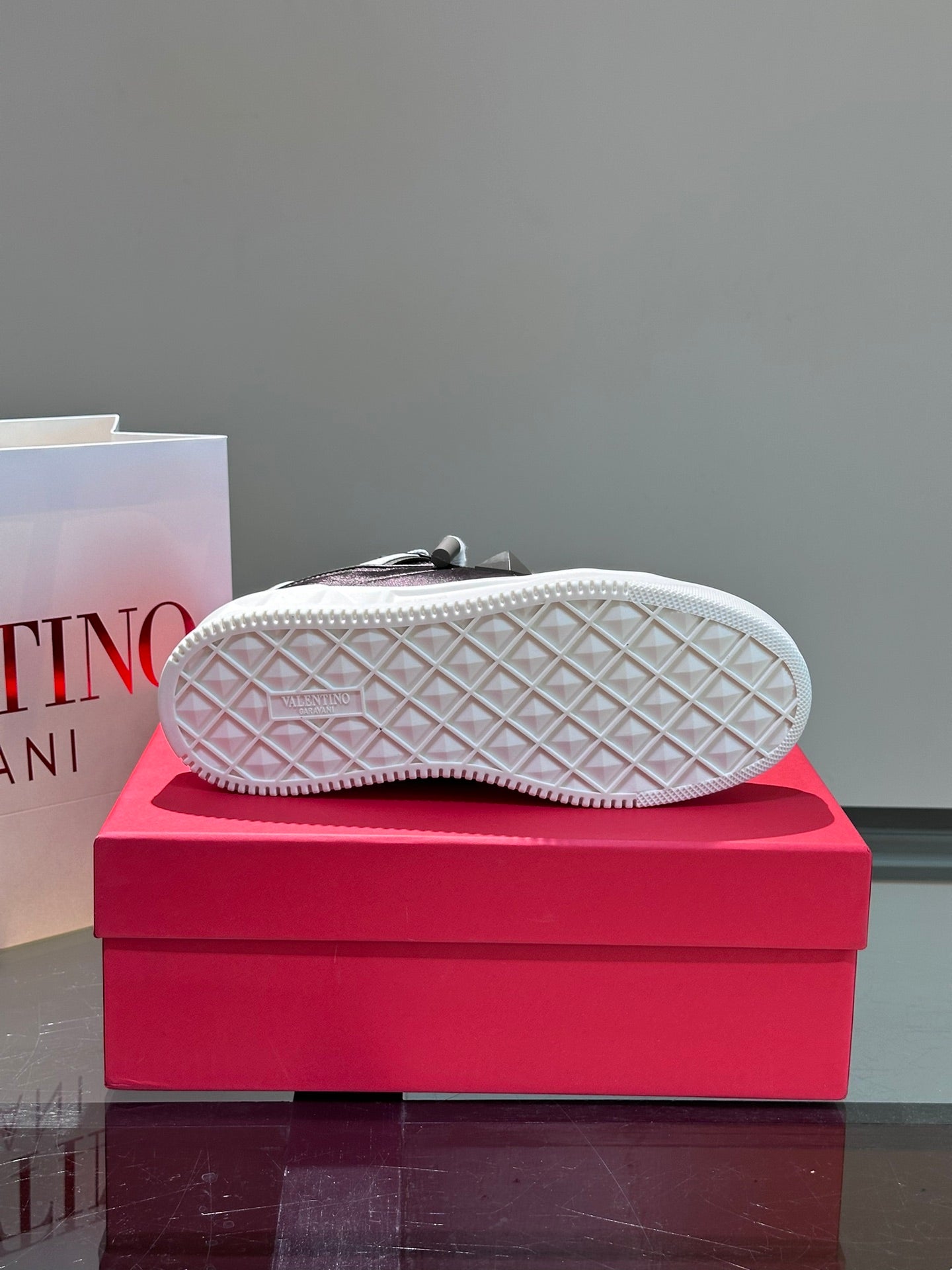 LuxluxHouse Best Quality Shoes Valentino