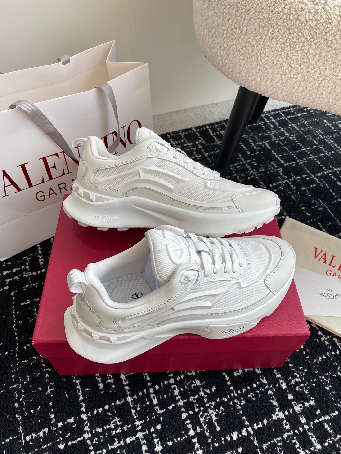 LuxluxHouse Best Quality Shoes Valentino