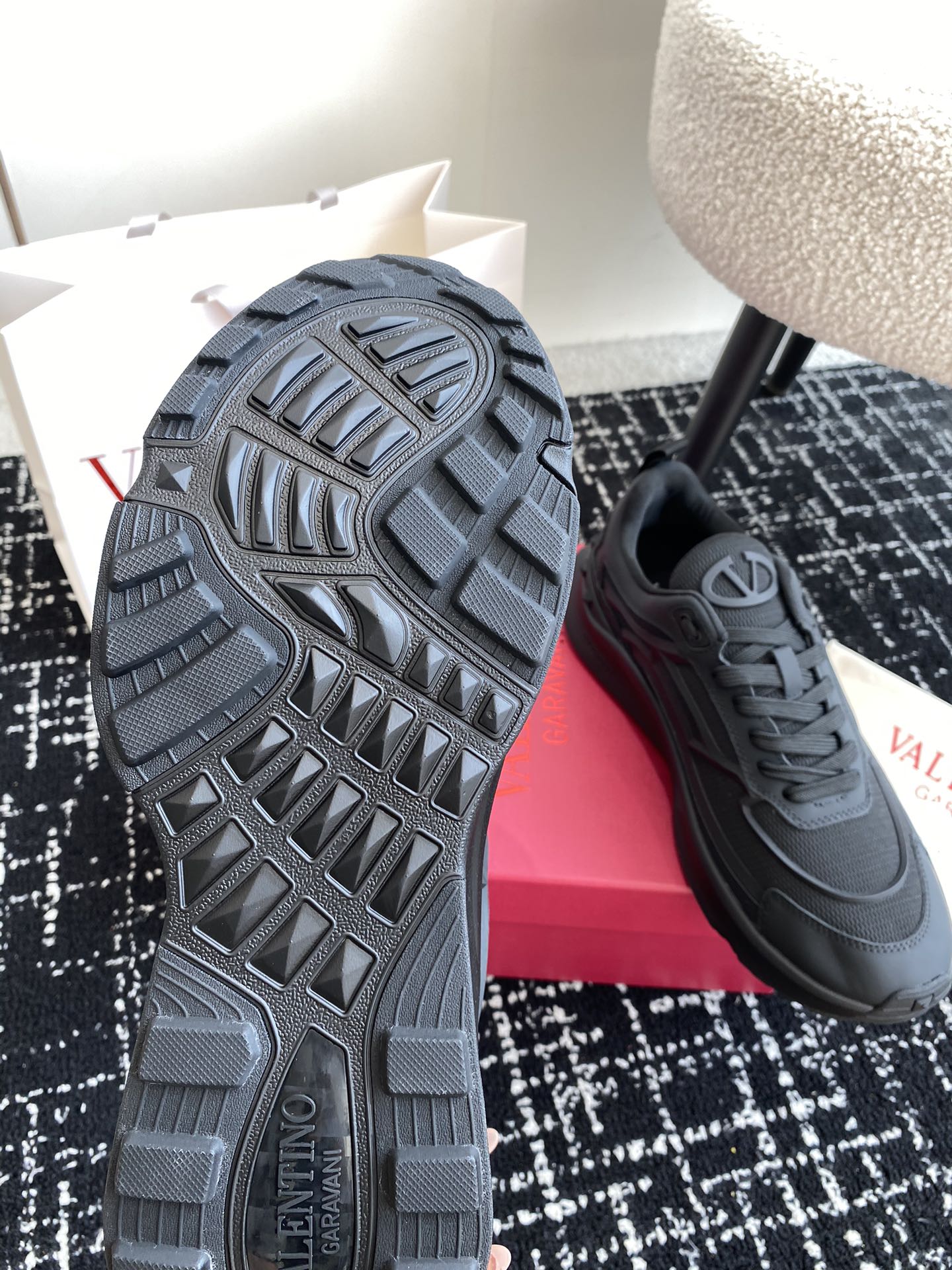 LuxluxHouse Best Quality Shoes Valentino