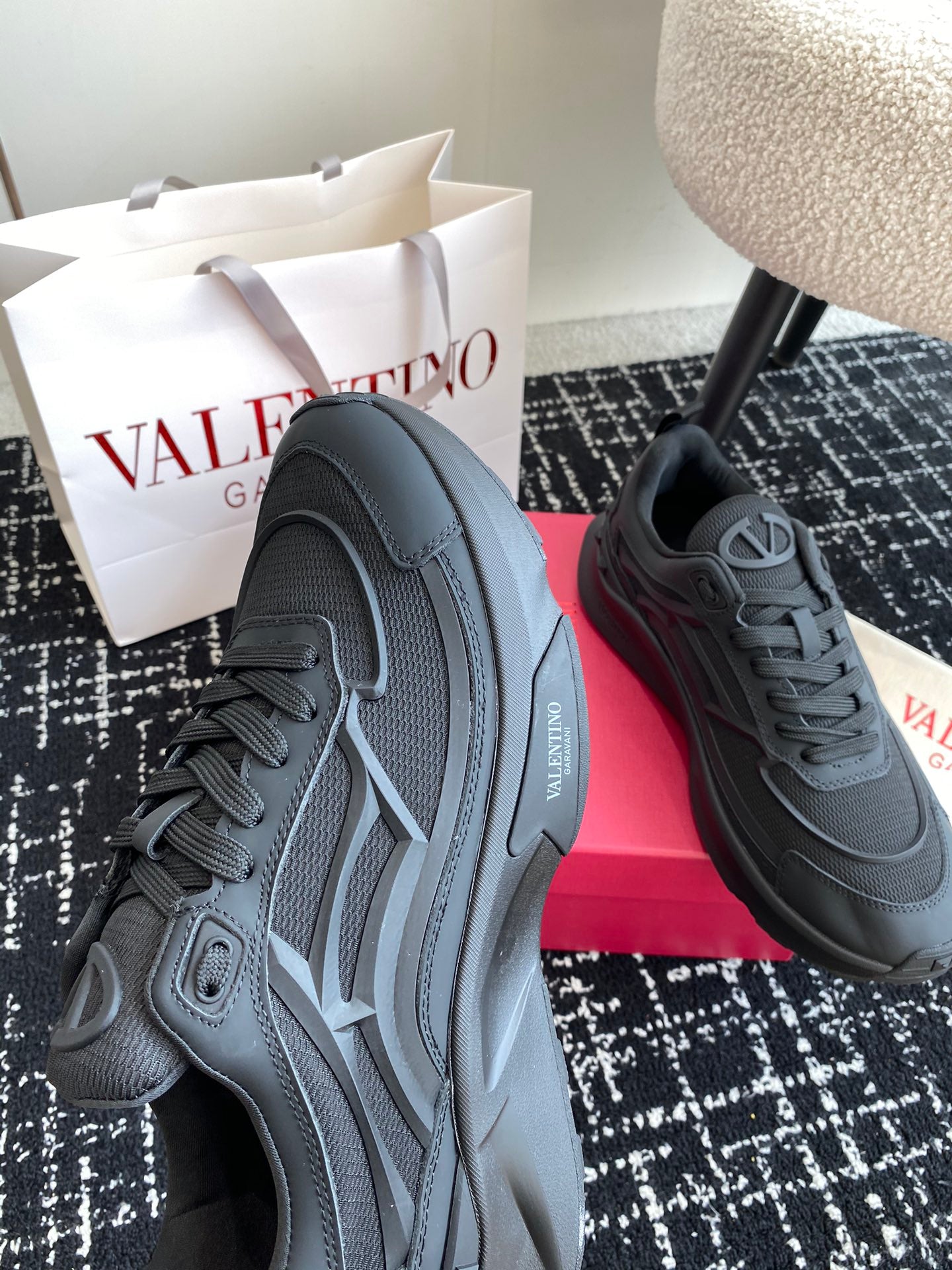LuxluxHouse Best Quality Shoes Valentino