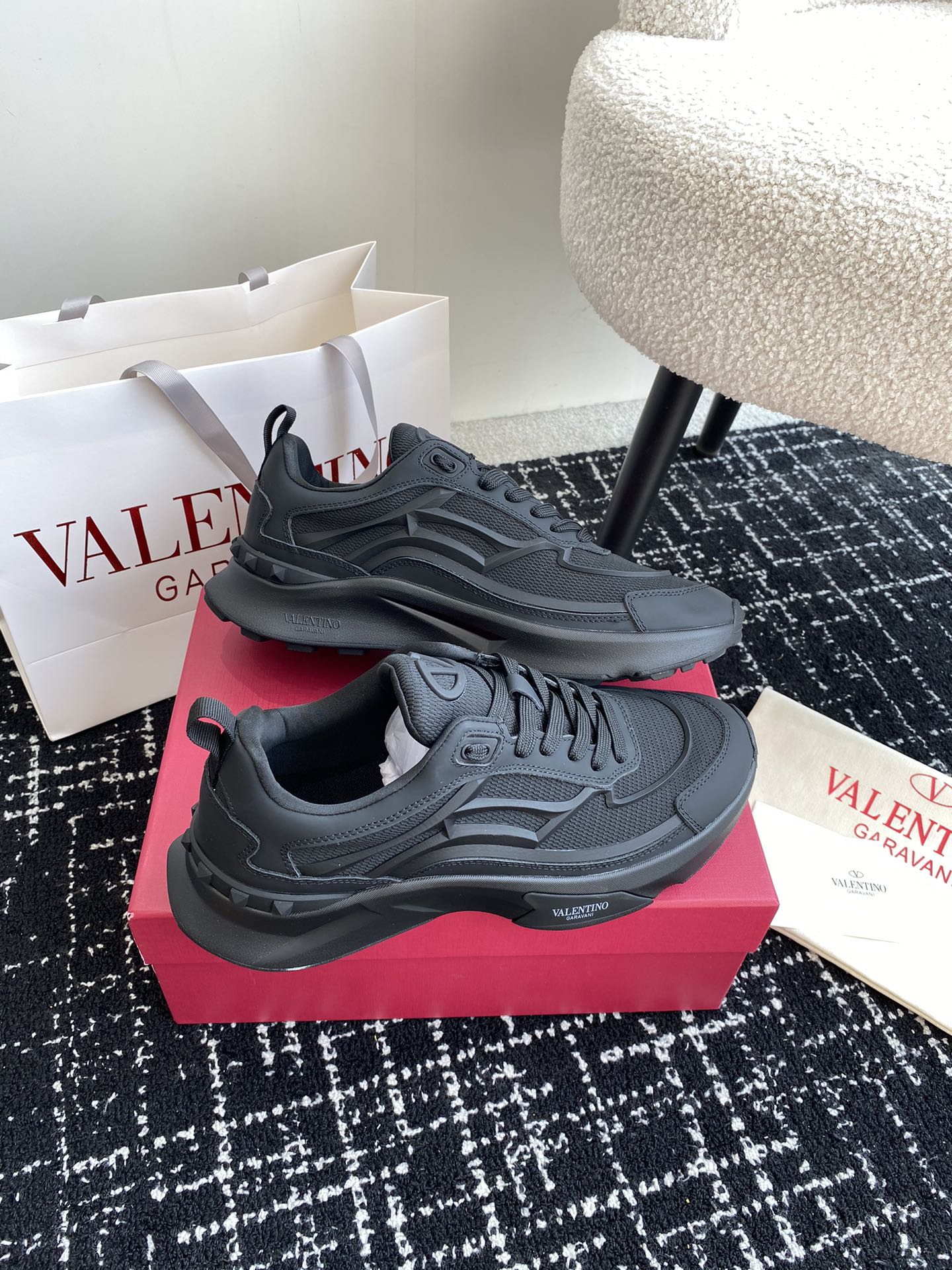 LuxluxHouse Best Quality Shoes Valentino