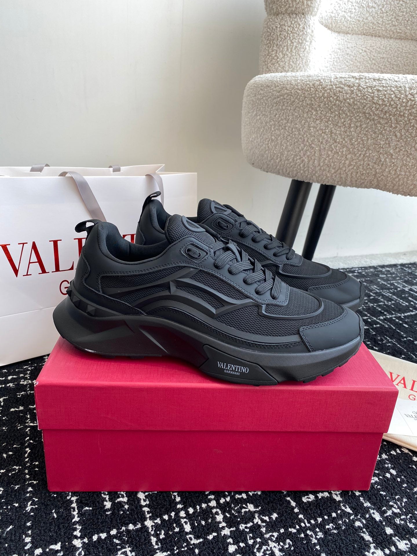 LuxluxHouse Best Quality Shoes Valentino