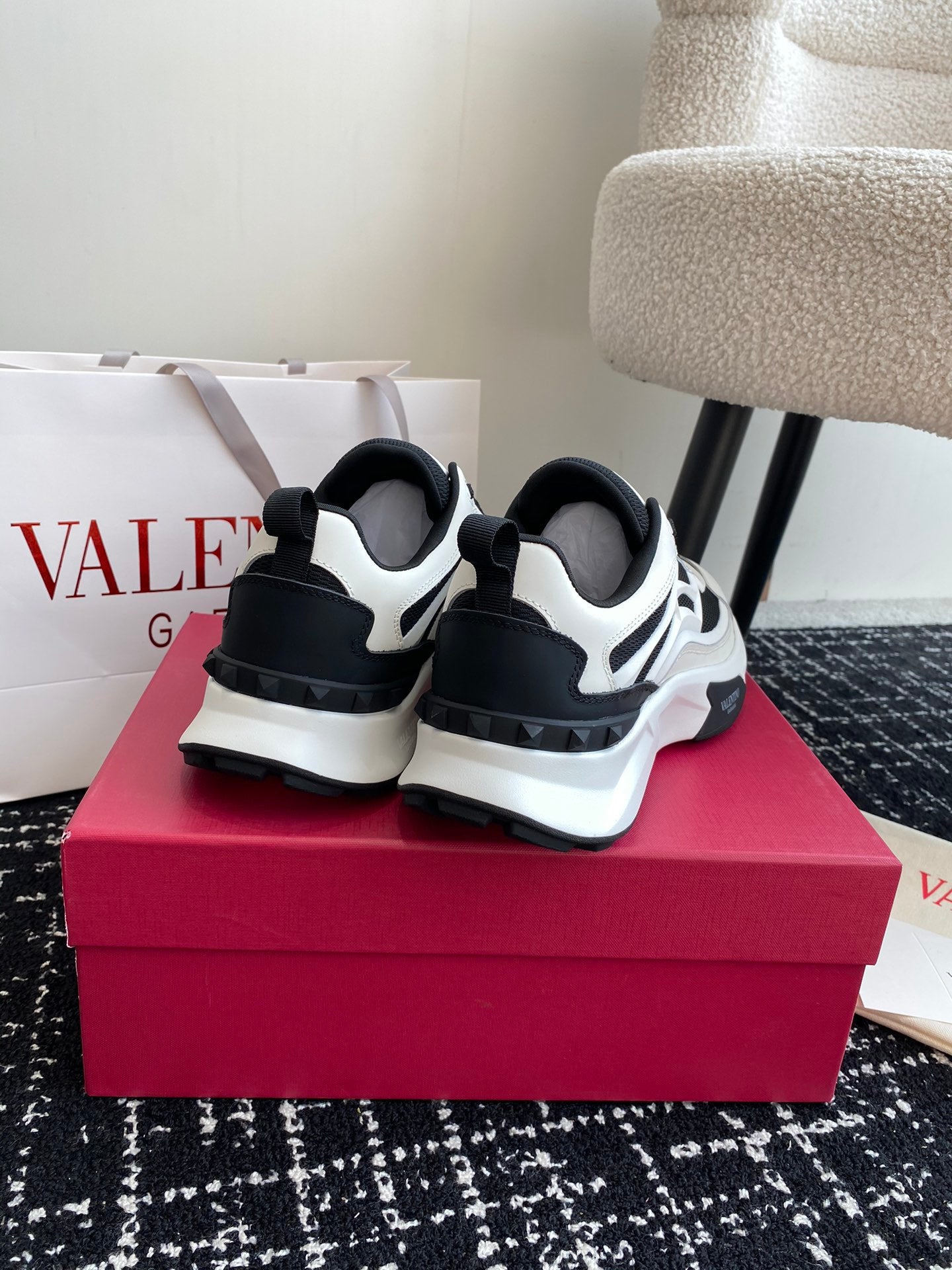 LuxluxHouse Best Quality Shoes Valentino