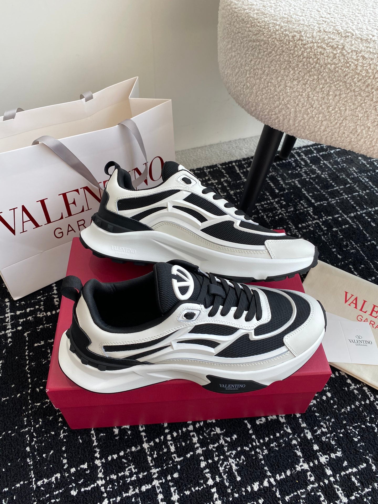 LuxluxHouse Best Quality Shoes Valentino