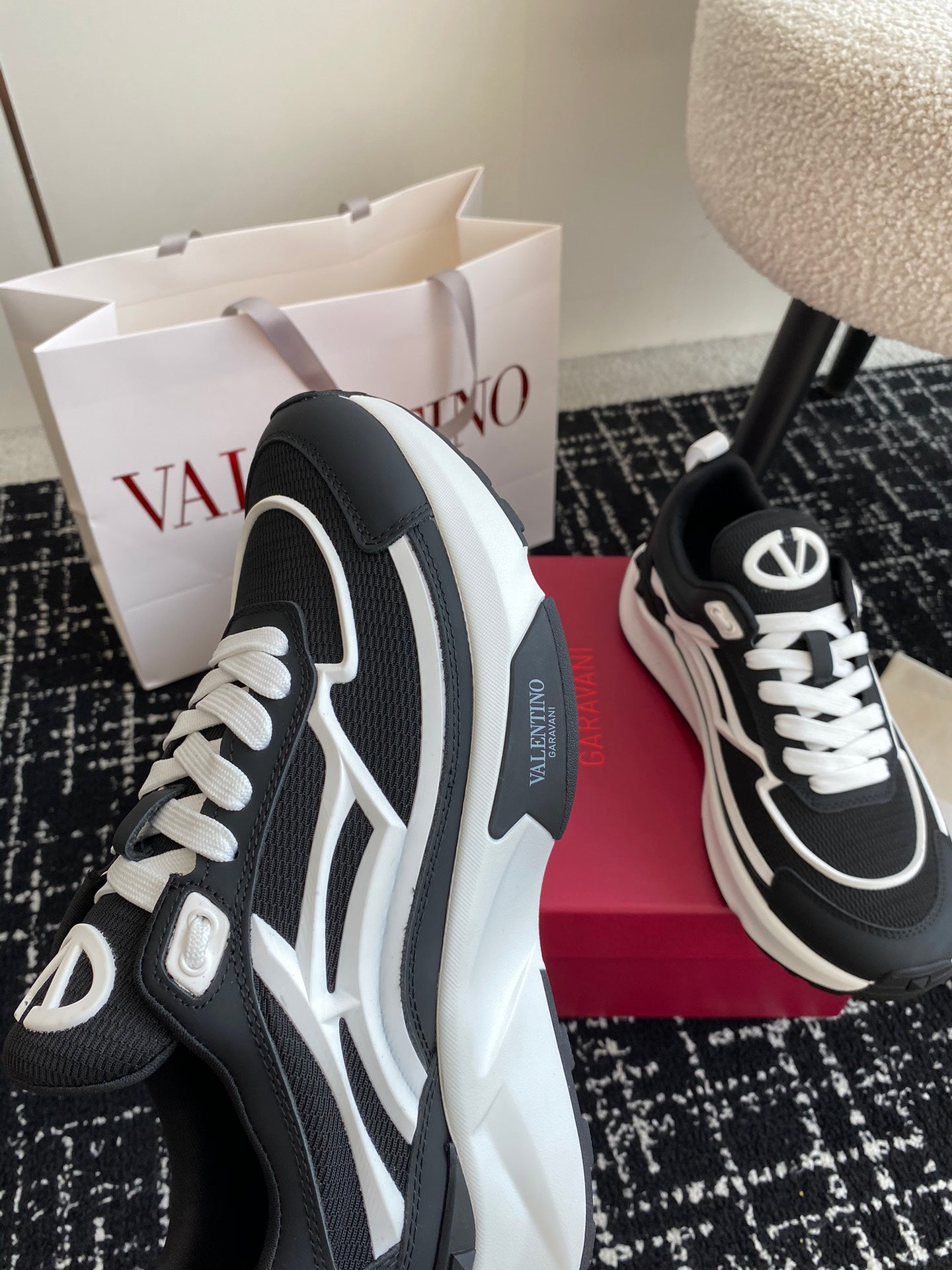 LuxluxHouse Best Quality Shoes Valentino