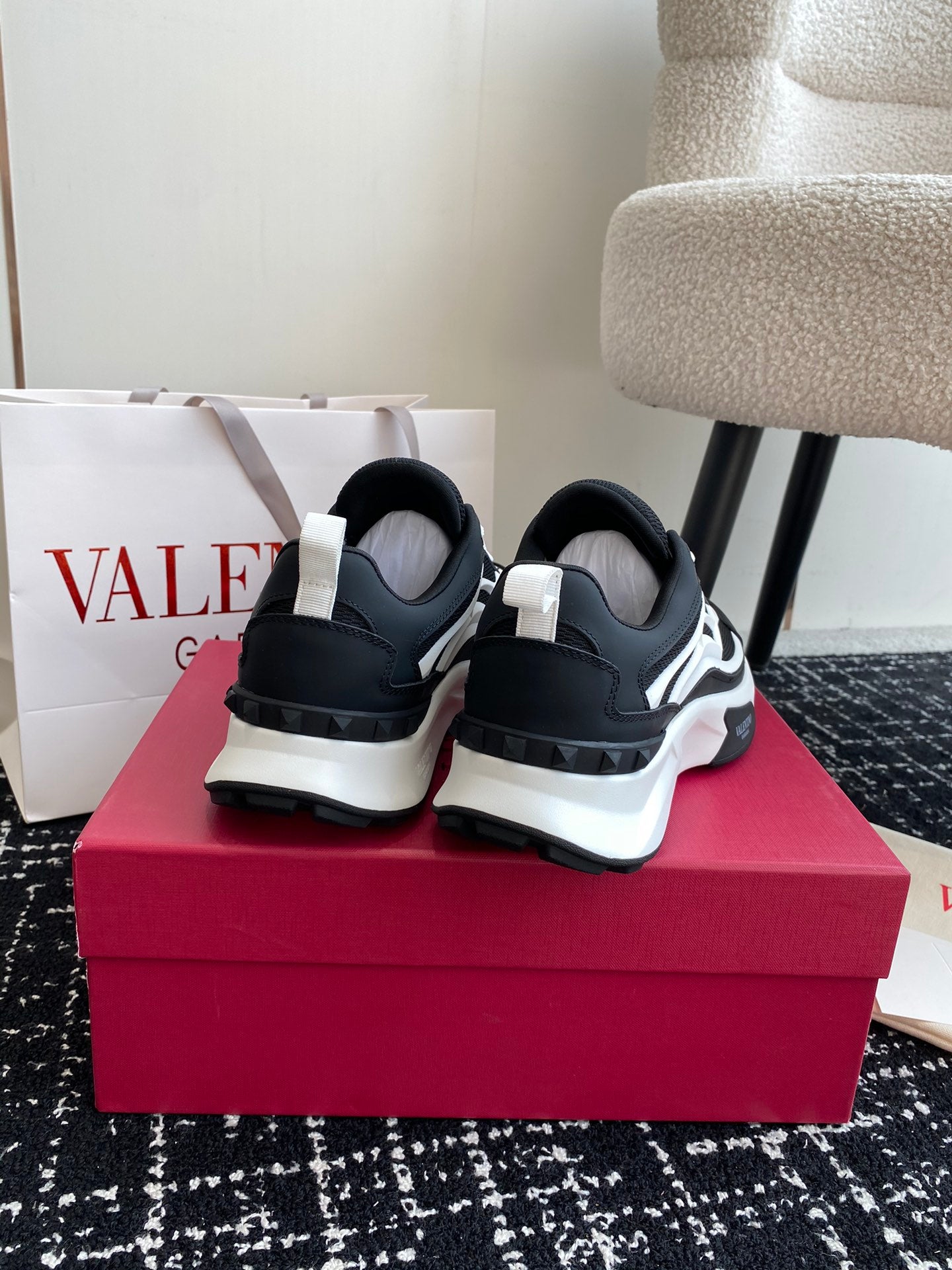 LuxluxHouse Best Quality Shoes Valentino