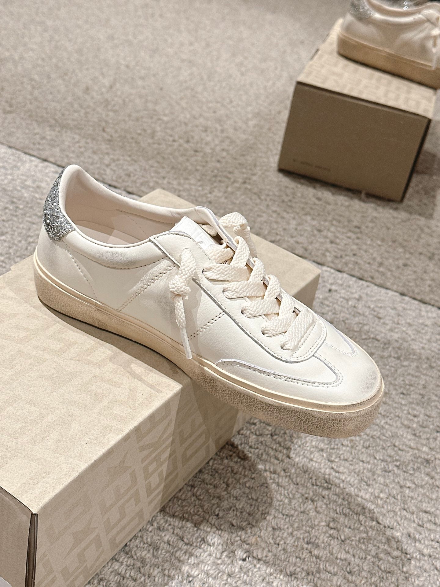 LuxluxHouse Best Quality Shoes Golden Goose