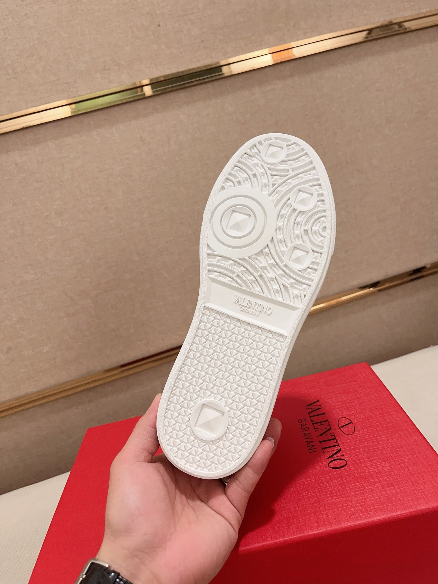 LuxluxHouse Best Quality Shoes Valentino