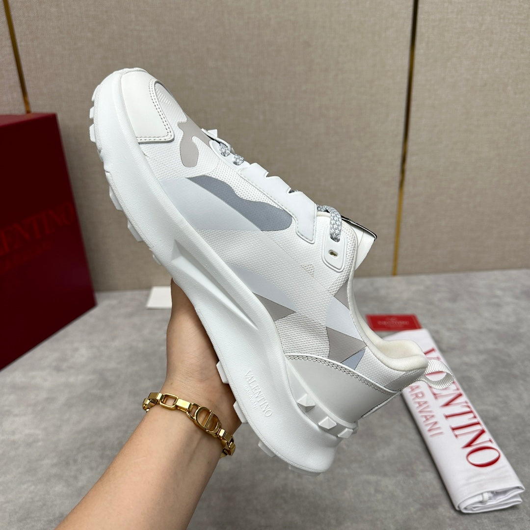 LuxluxHouse Best Quality Shoes Valentino