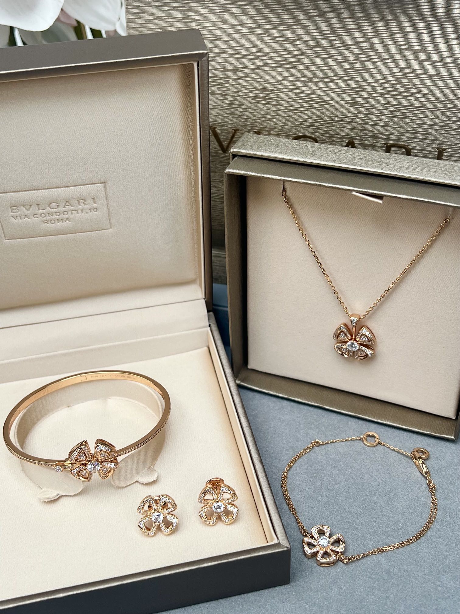 LuxluxHouse Best Quality Accessories Earrings Necklace  Bvlgari