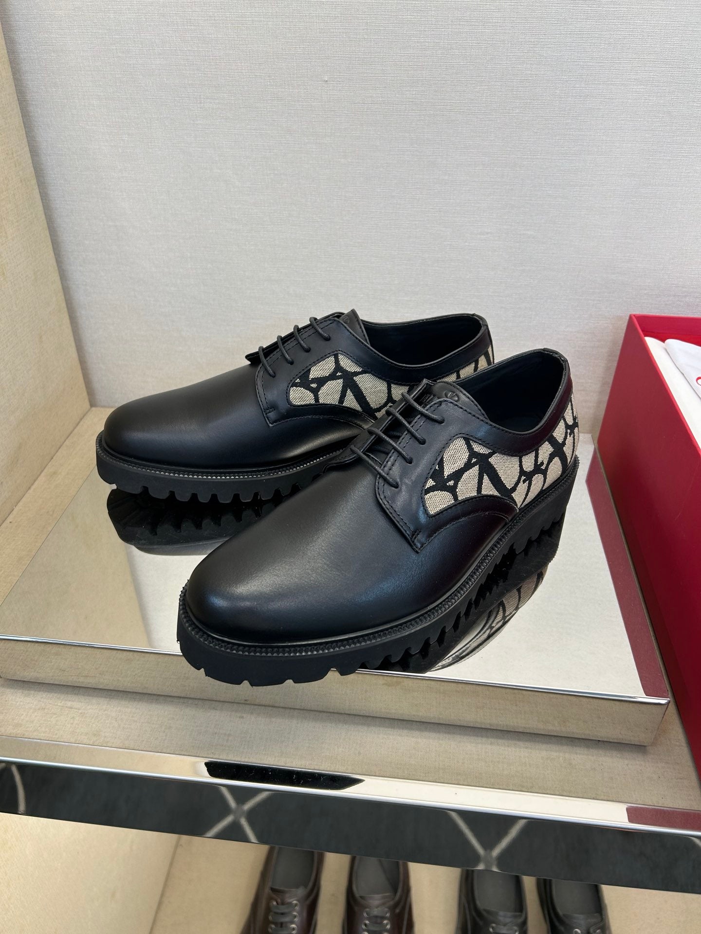 LuxluxHouse Best Quality Shoes Valentino
