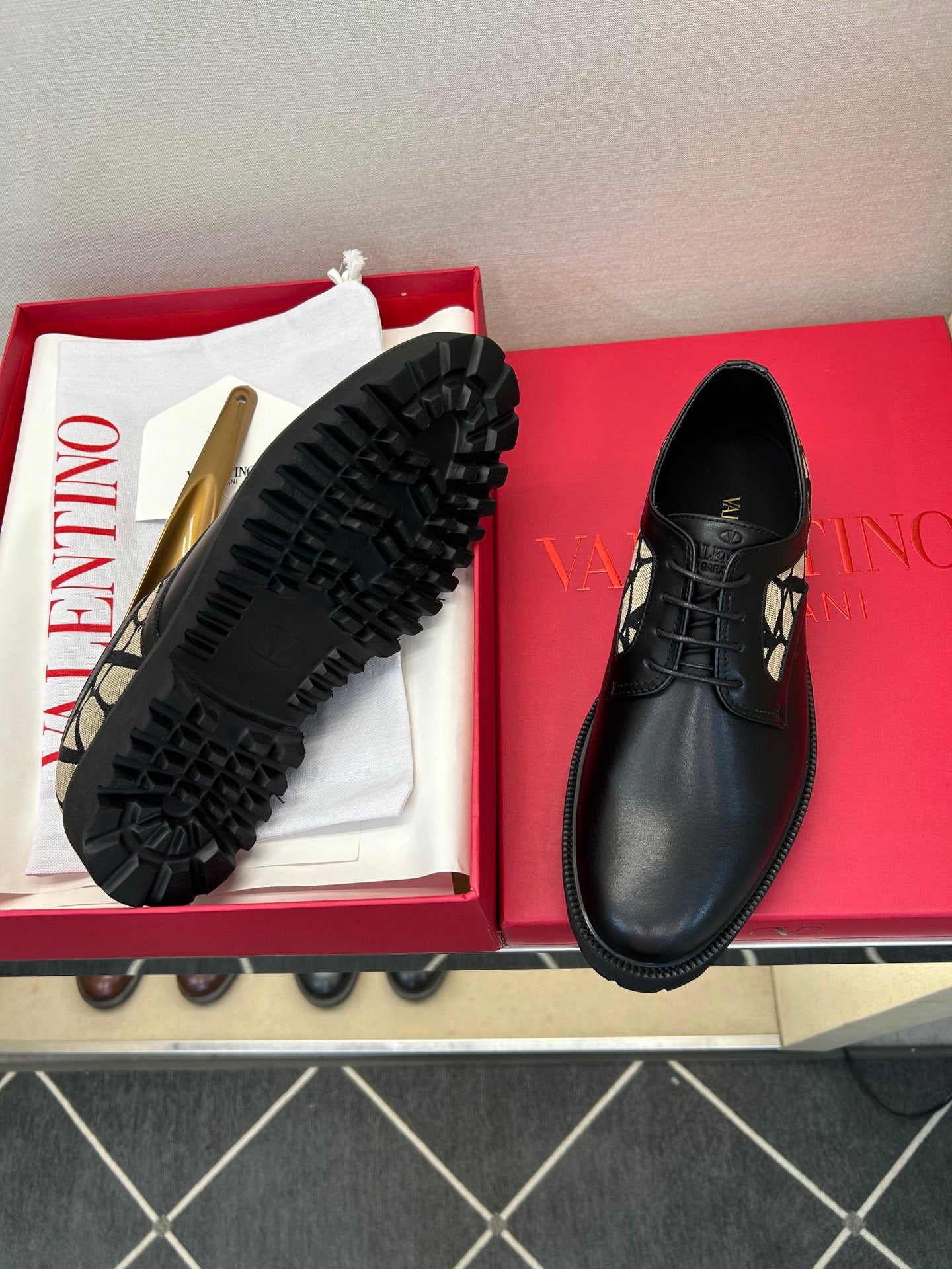 LuxluxHouse Best Quality Shoes Valentino